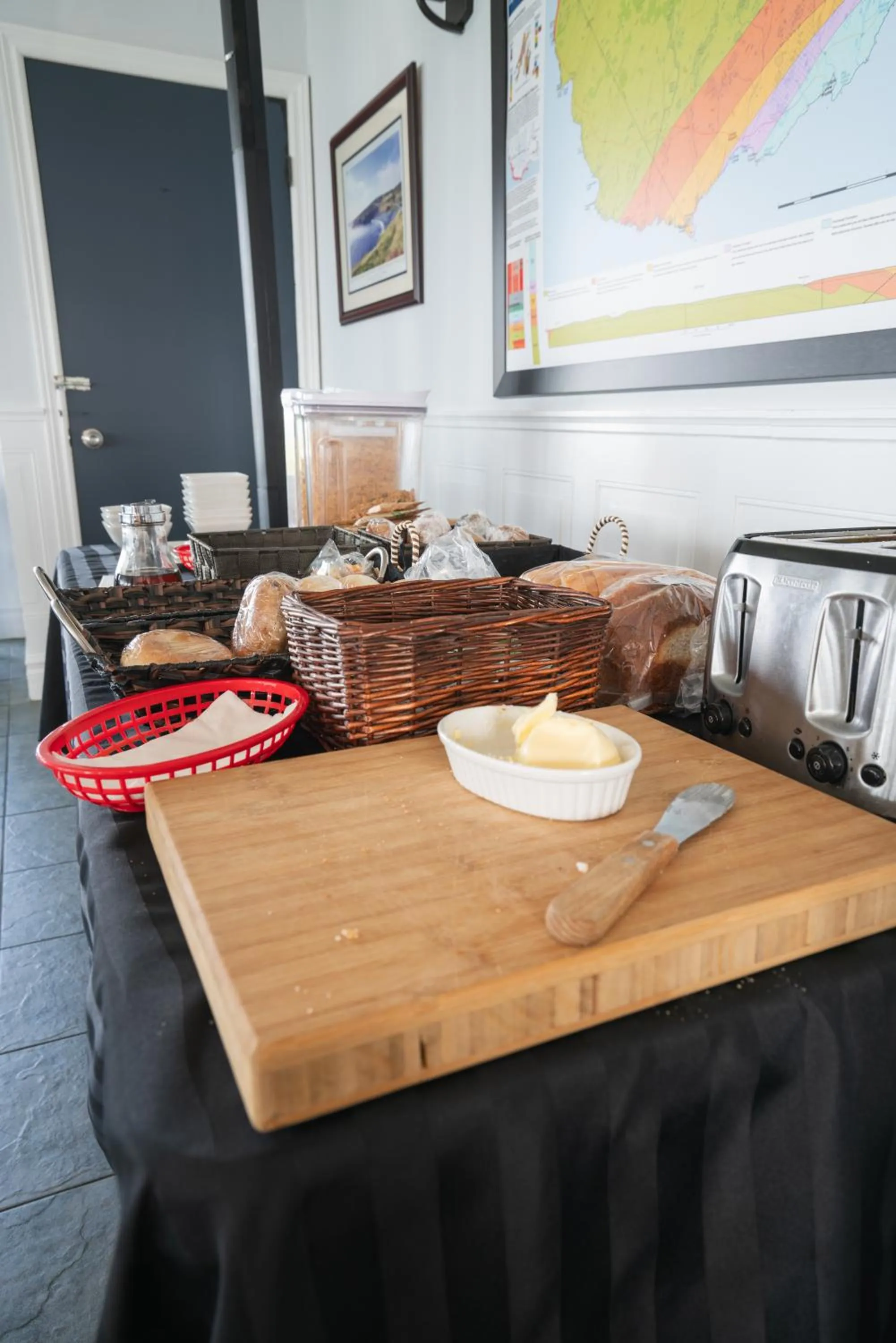 Breakfast in Edge of the Avalon Inn