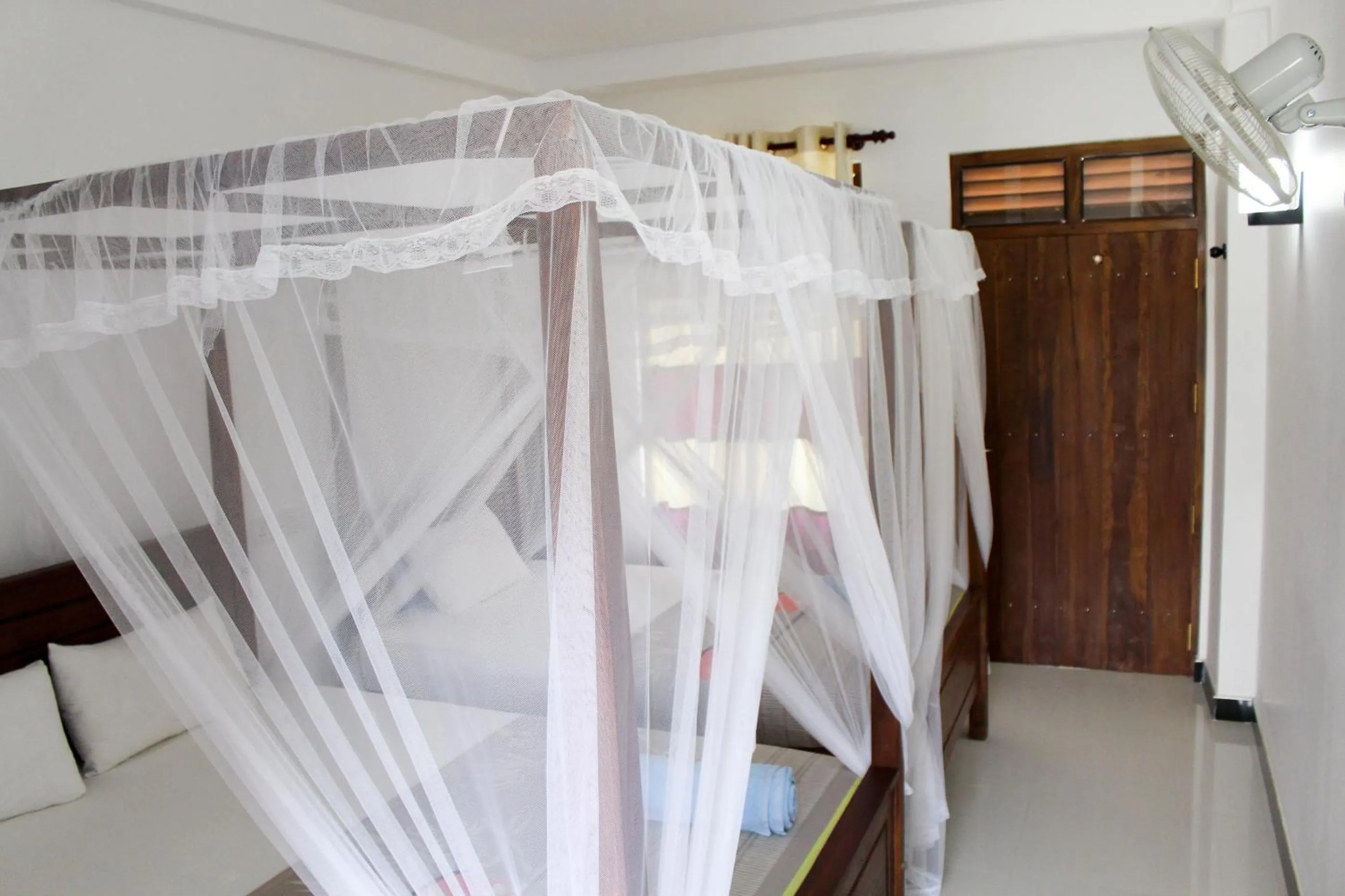 Photo of the whole room, Bed in Orchid Rest