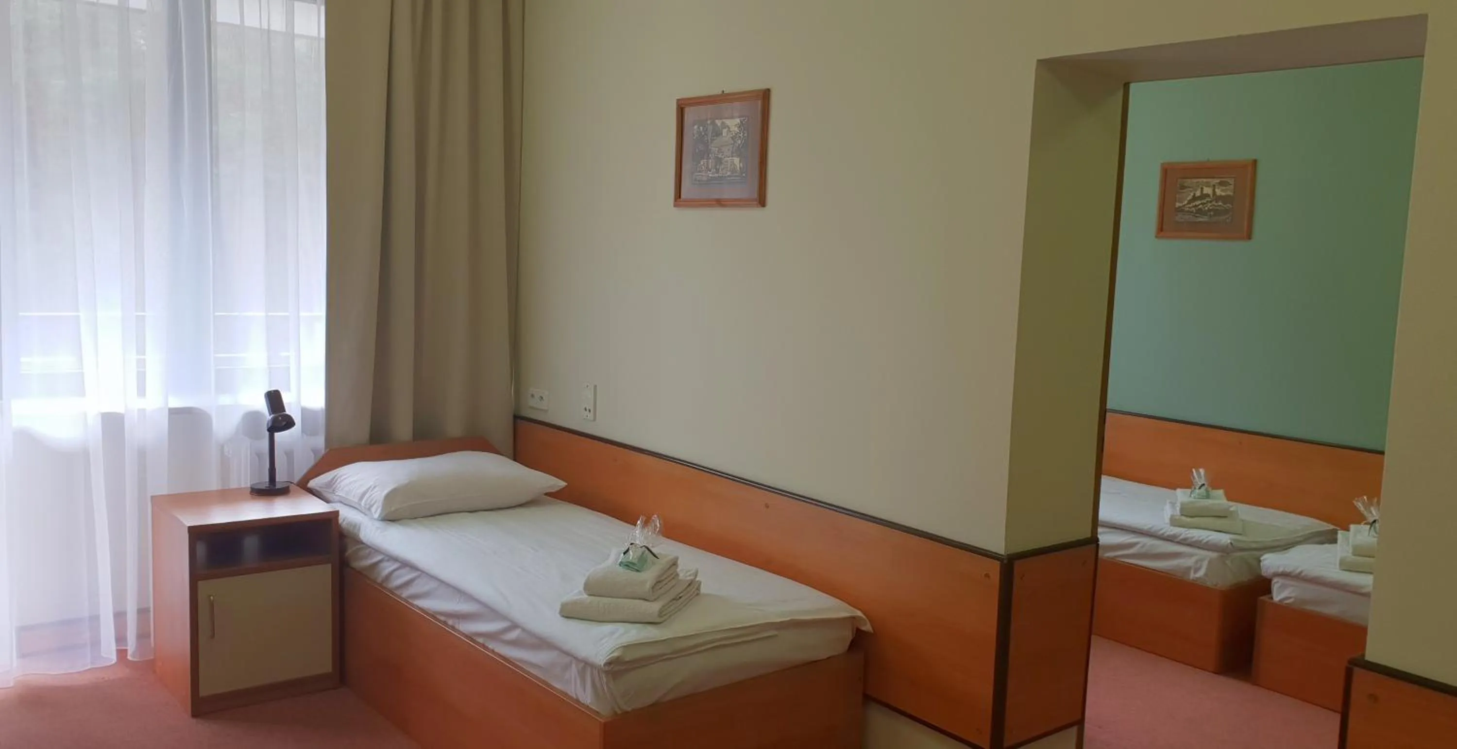 Photo of the whole room in Hotel Echo