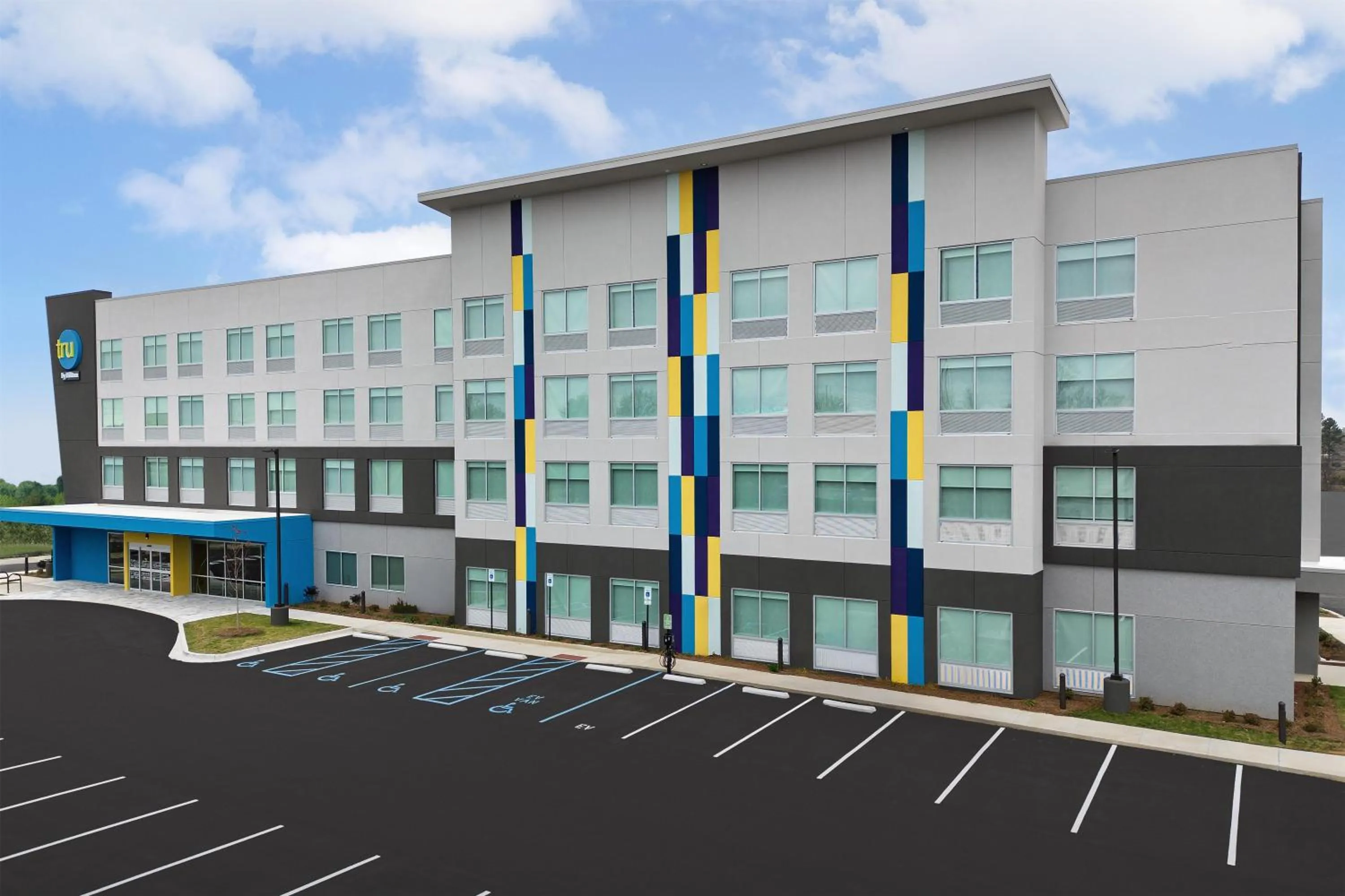 Property building in Tru By Hilton Huntsville Research Park Area