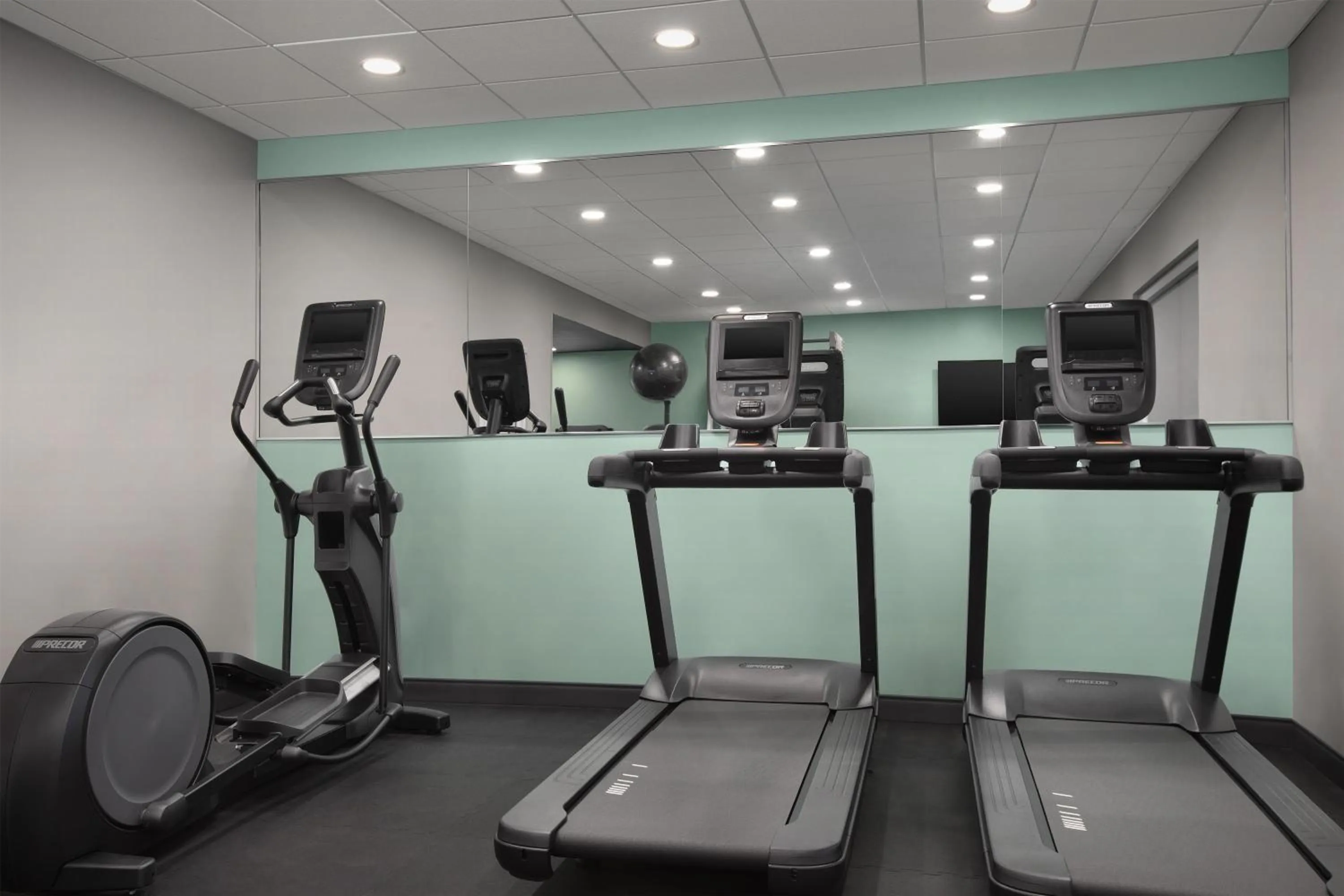 Fitness centre/facilities in Tru By Hilton Huntsville Research Park Area