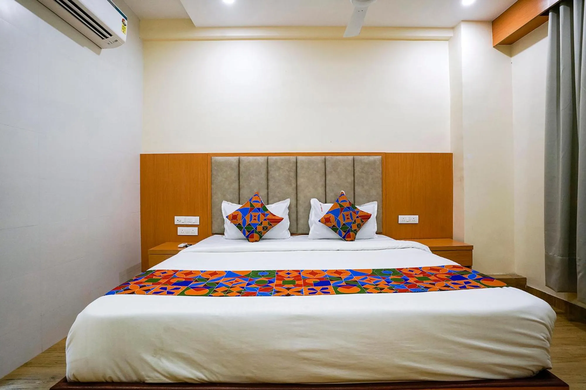 Bed in FabHotel 7 Square - Nr BKC
