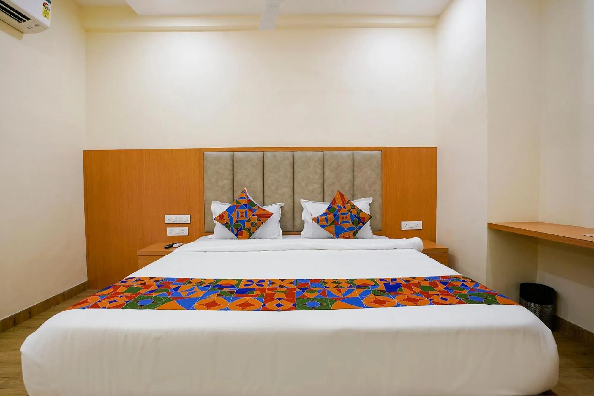 Bed in FabHotel 7 Square - Nr BKC