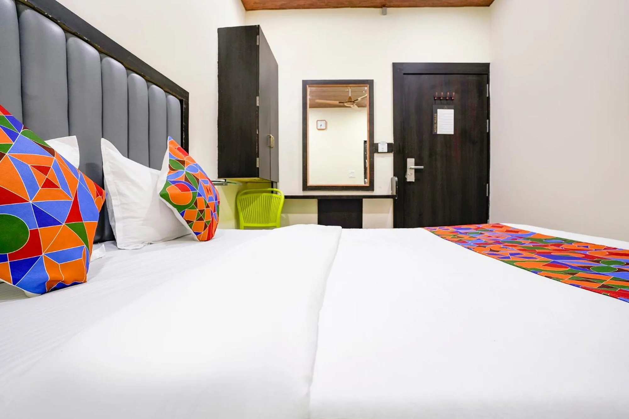 Bed in Via Gulshan Grand - Nr Gateway of India