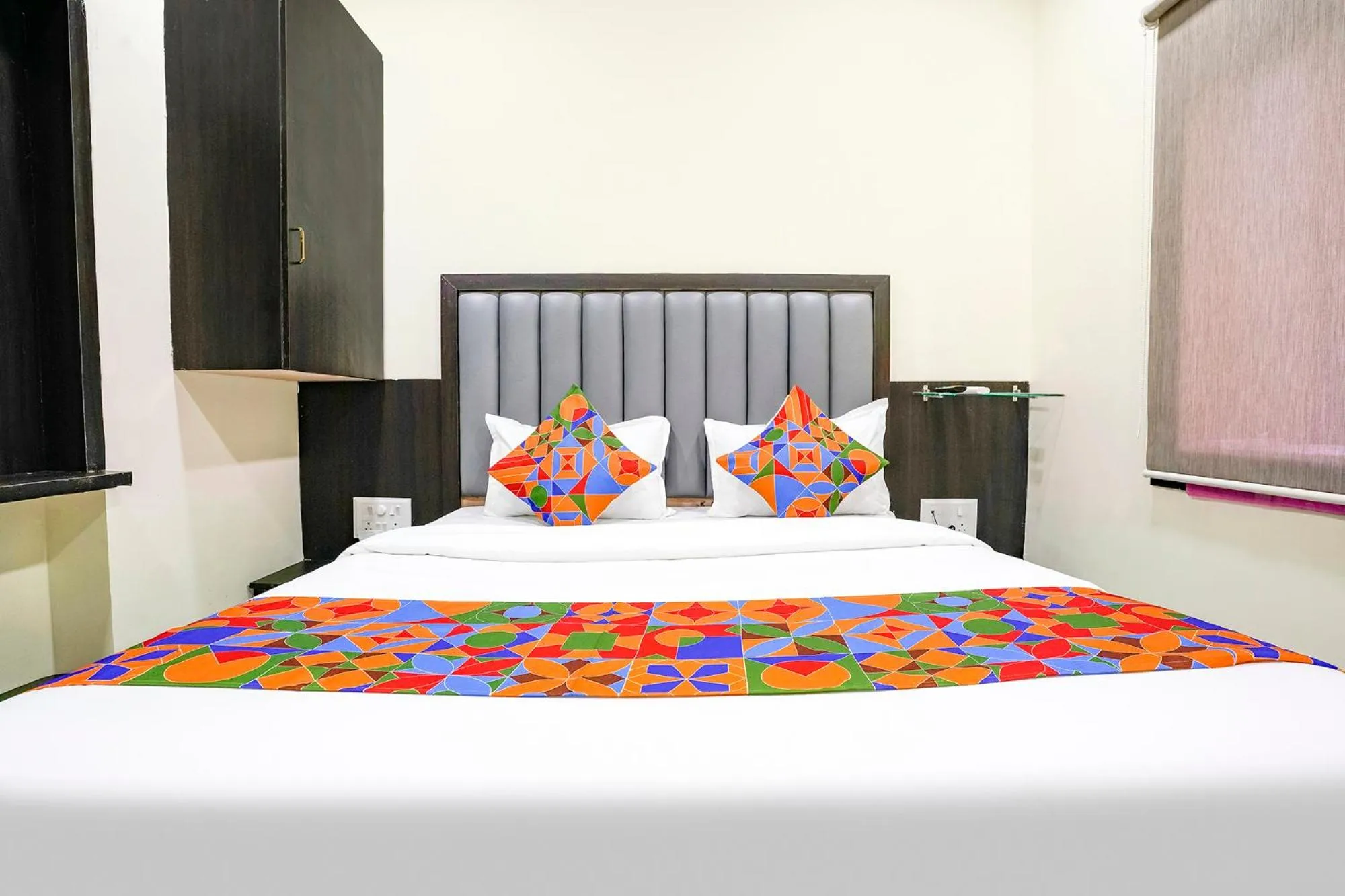 Bed in Via Gulshan Grand - Nr Gateway of India