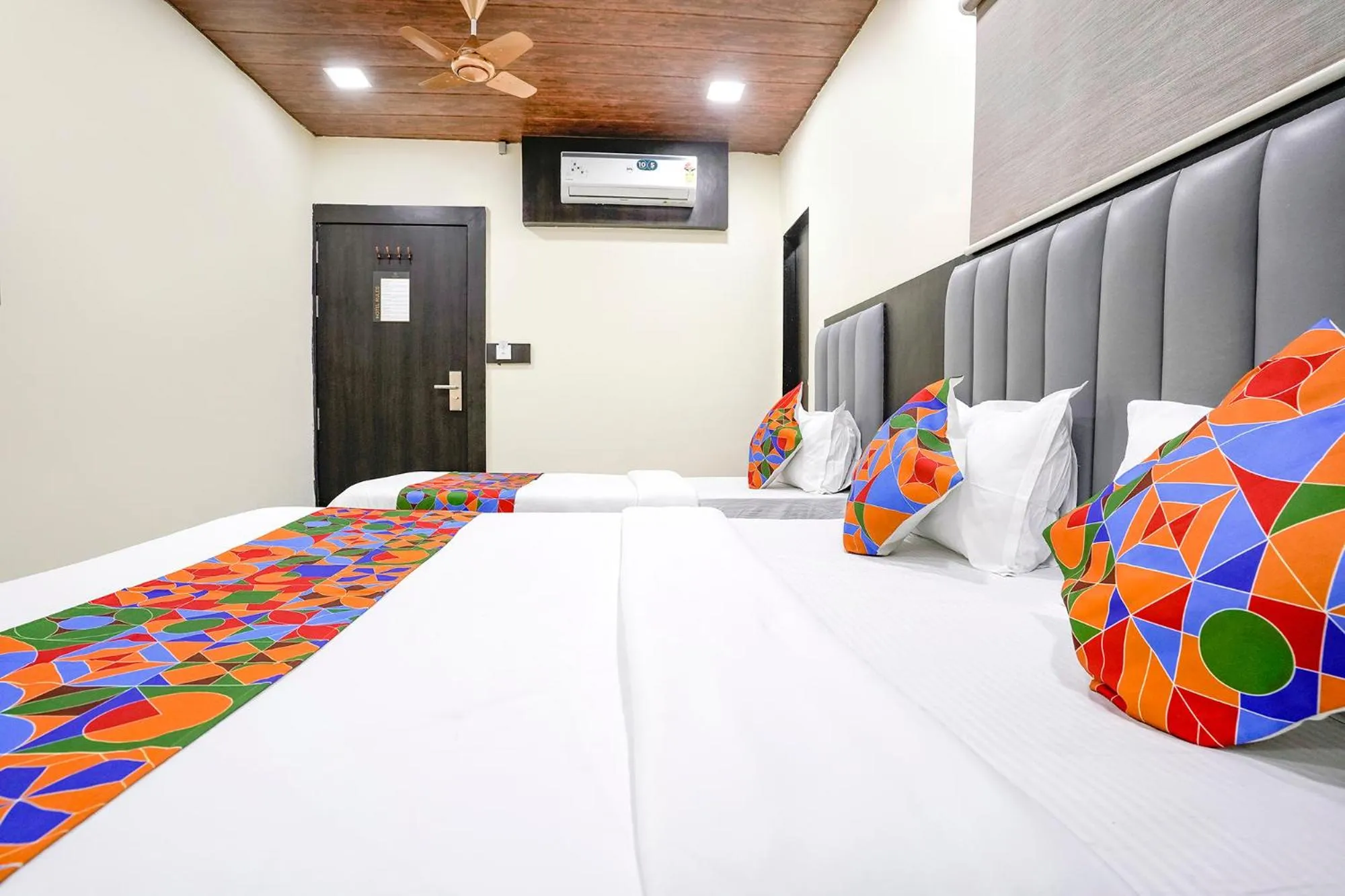 Bed in Via Gulshan Grand - Nr Gateway of India