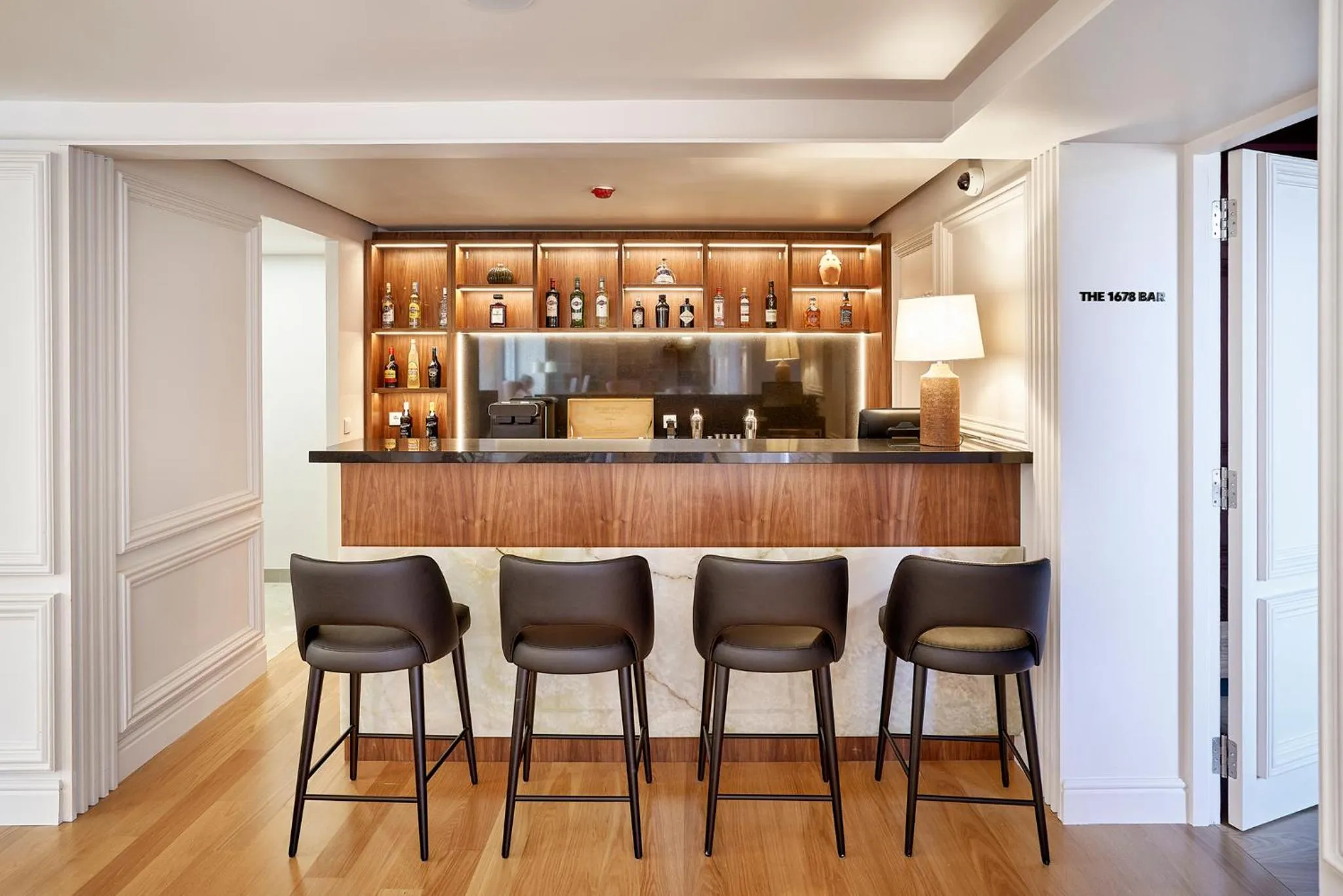 Lounge or bar in The Vinea Collection Hotel by Piamonte Hotels