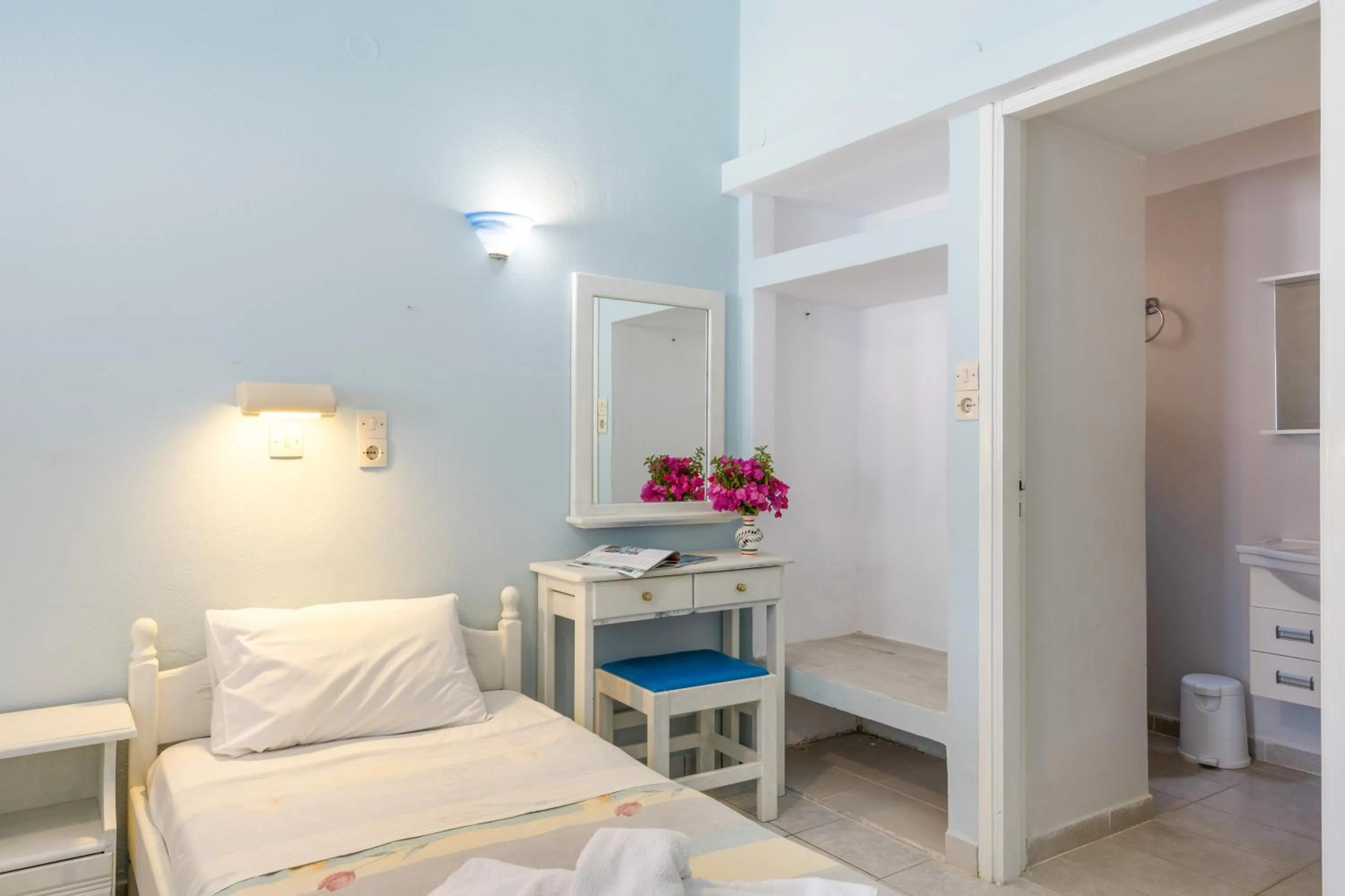 Property building, Bed in Hotel Glaros Karpathos