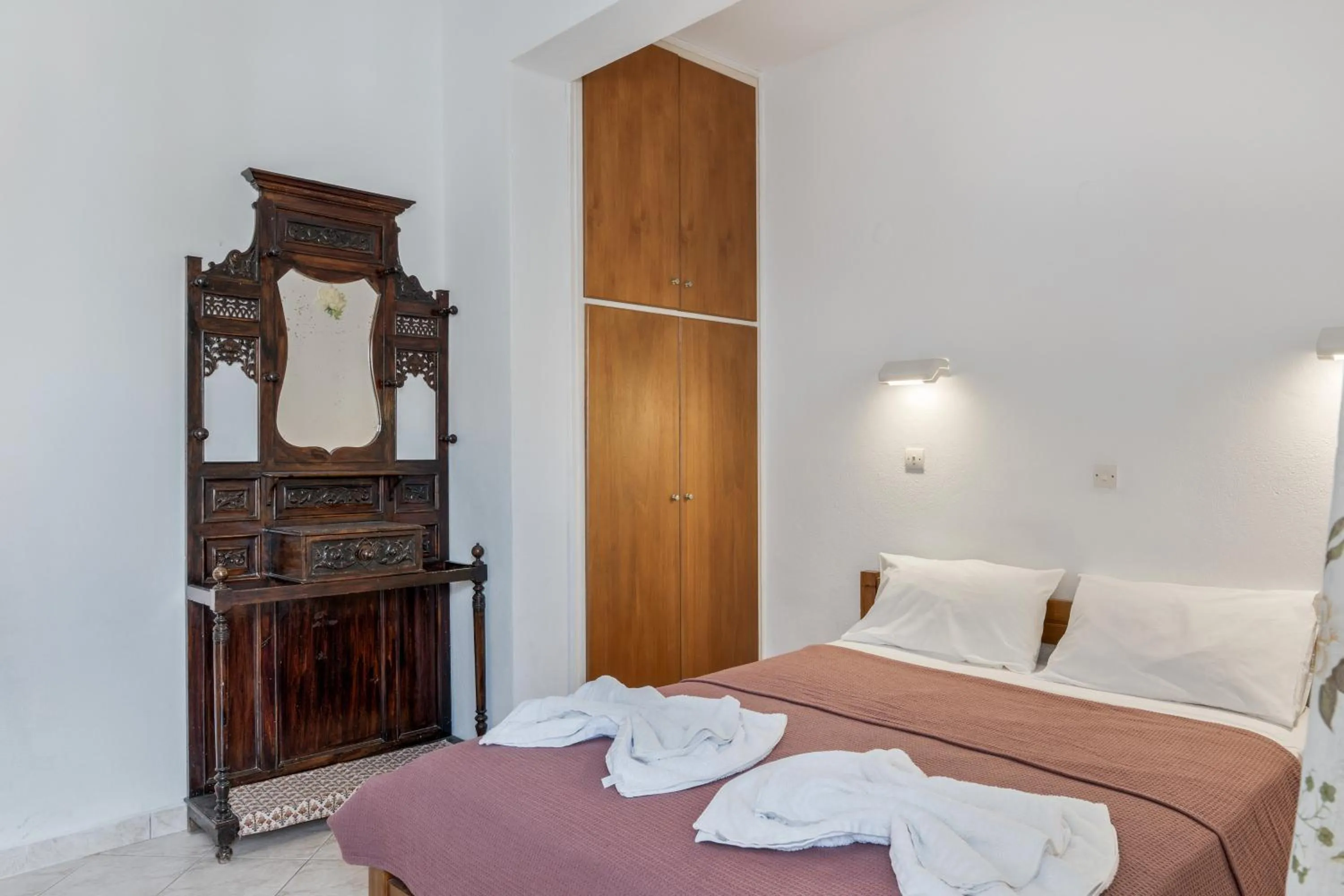 Living room, Bed in Hotel Glaros Karpathos