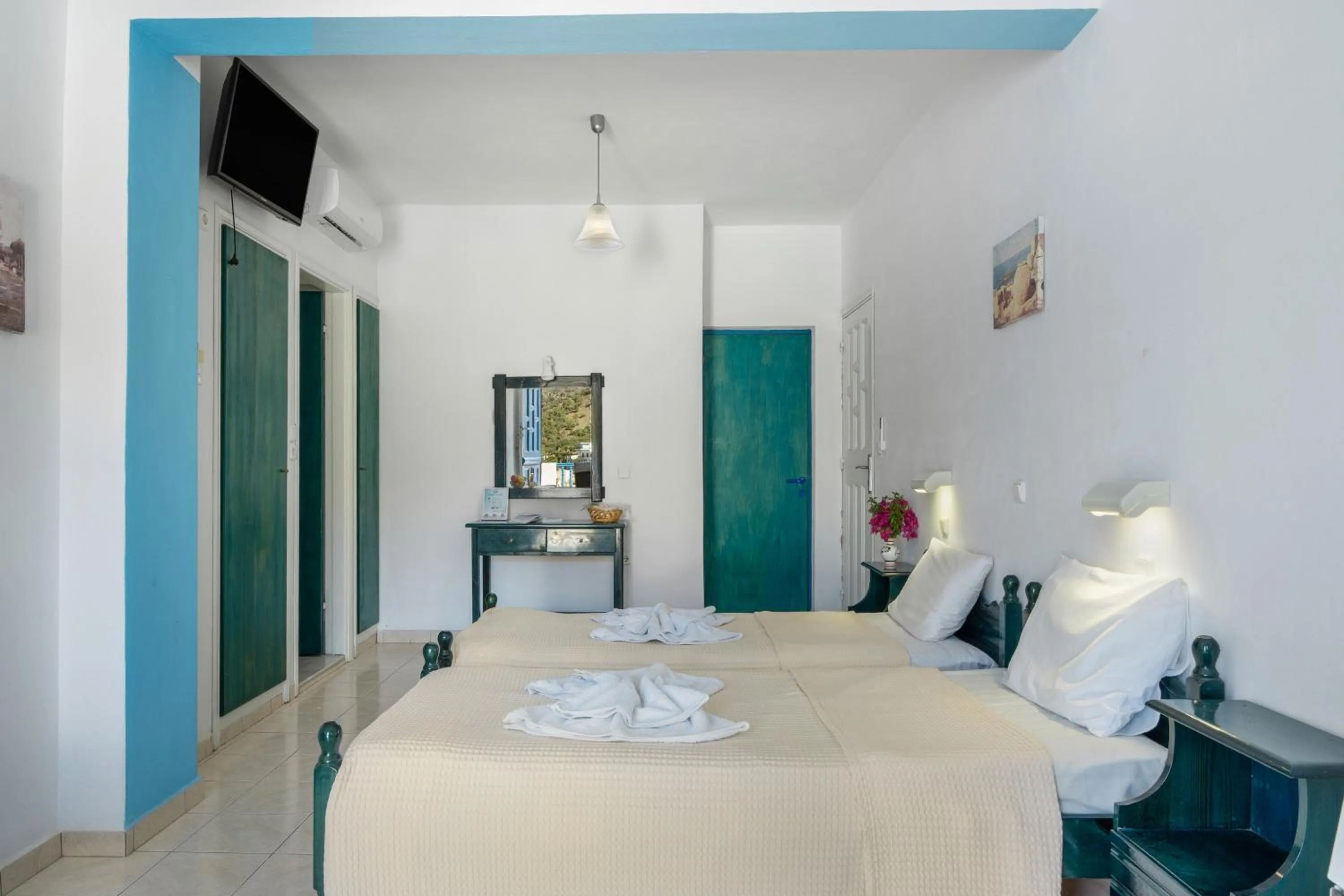 Property building, Bed in Hotel Glaros Karpathos