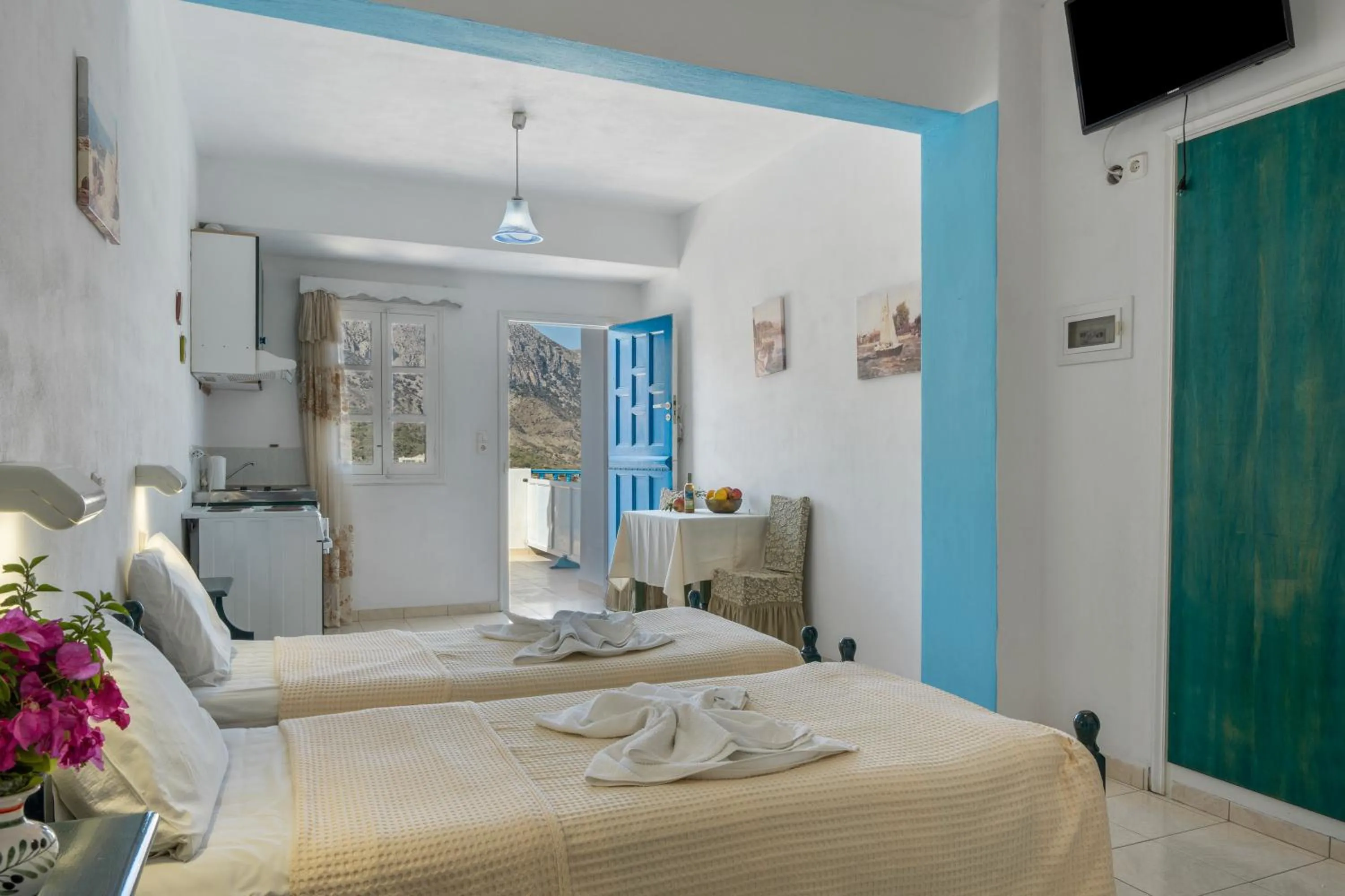 Property building, Bed in Hotel Glaros Karpathos
