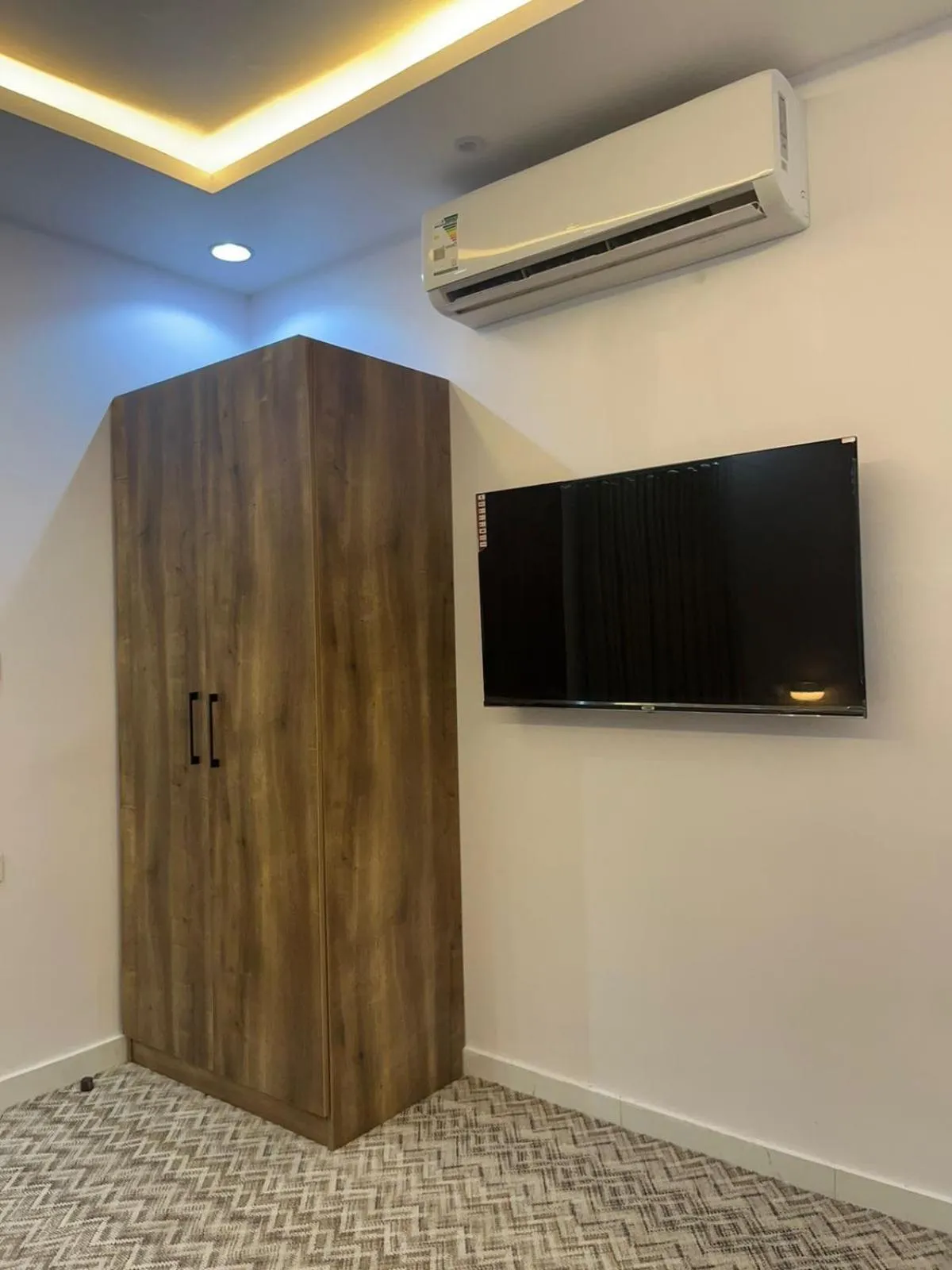 Communal lounge/ TV room in Al-Jamwaut B