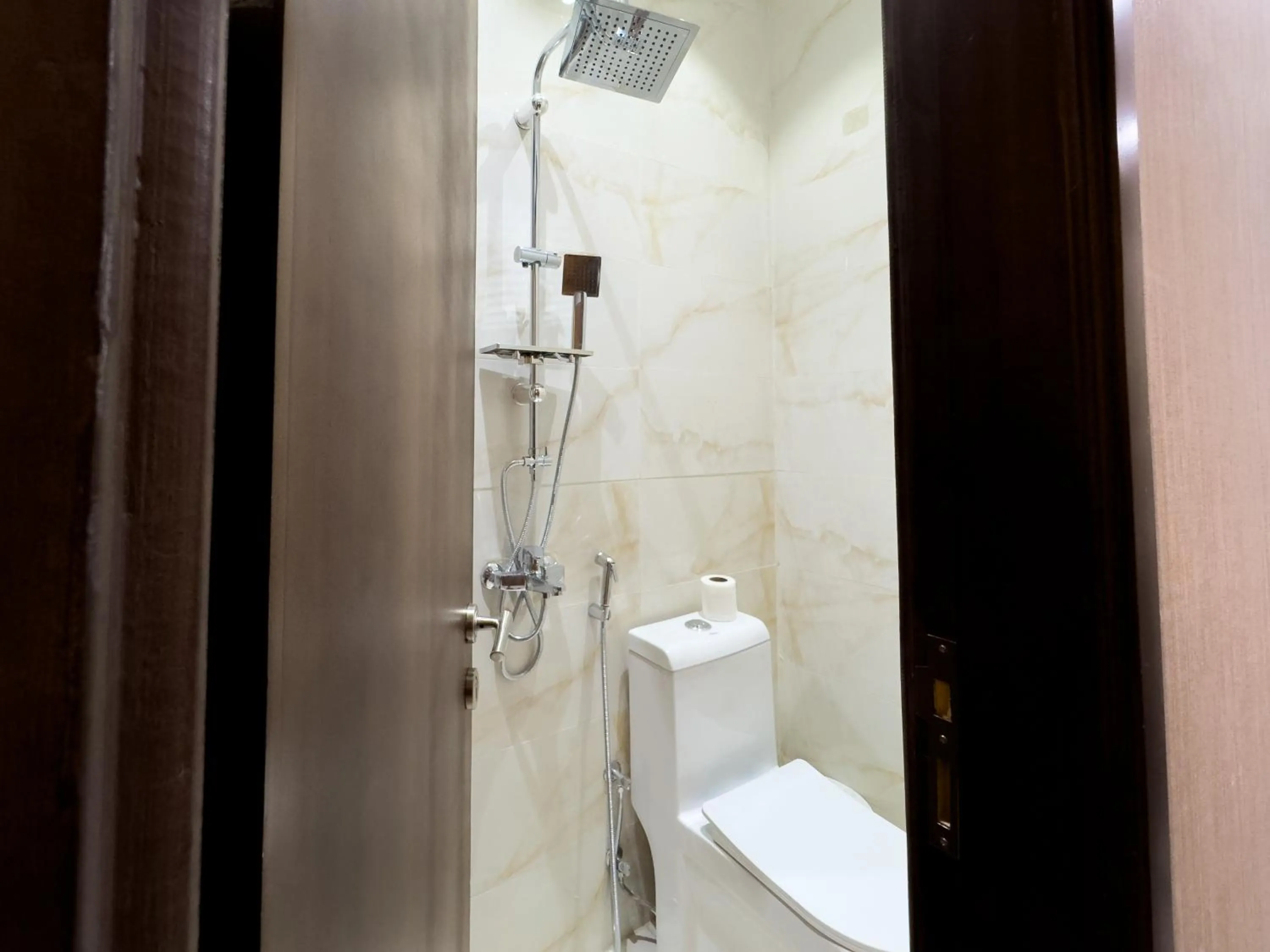 Shower in Al-Jamwaut B