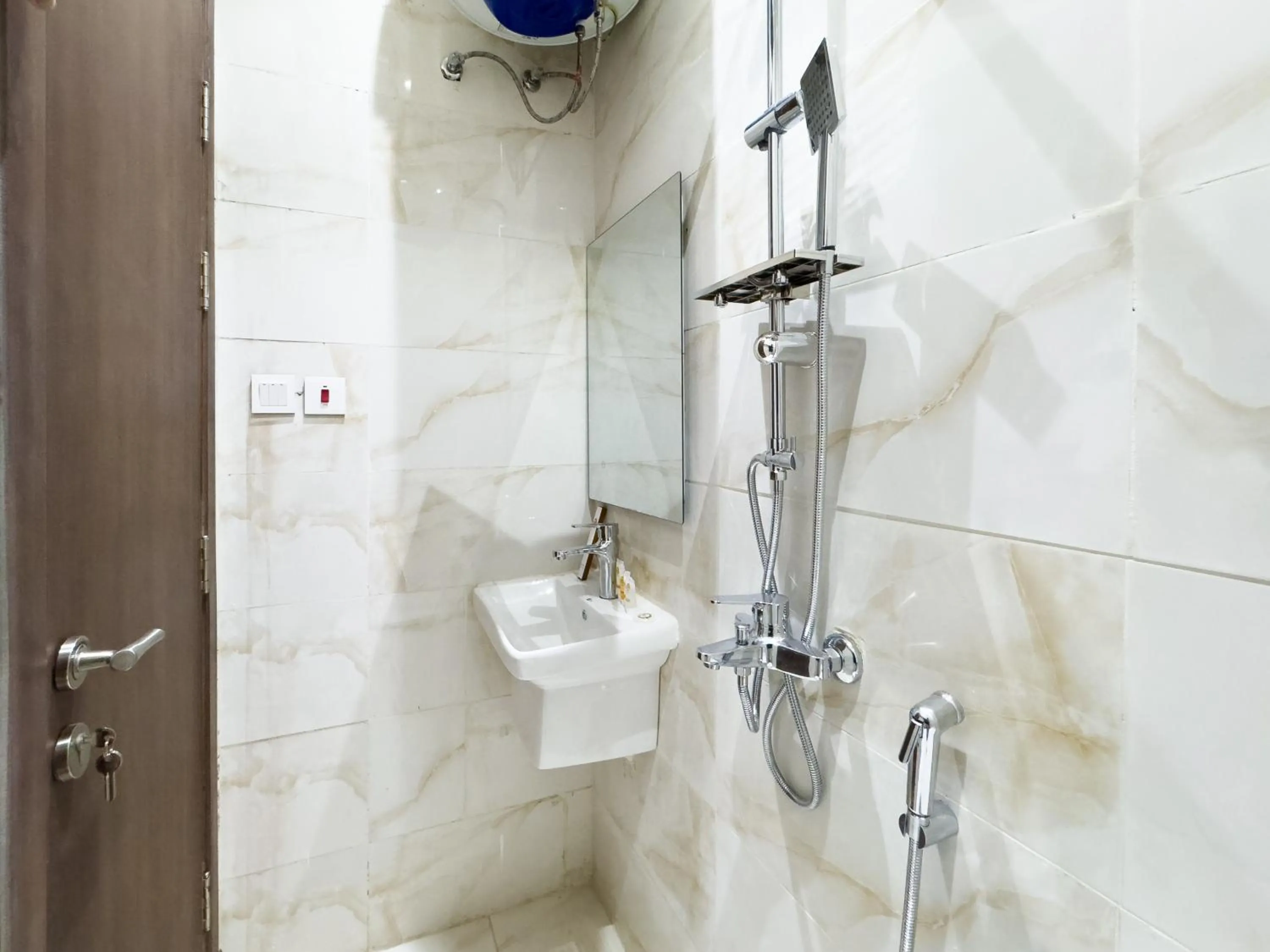 Shower in Al-Jamwaut B