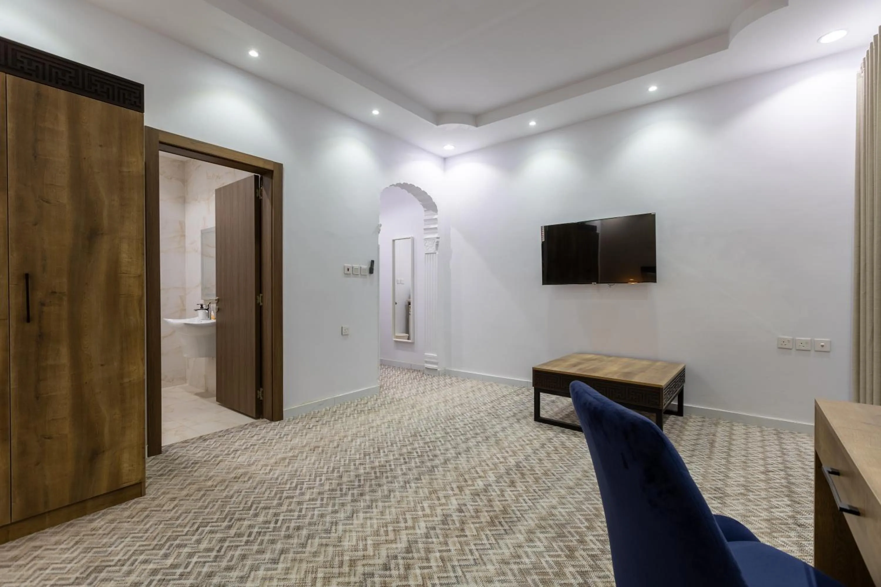 Communal lounge/ TV room, Bed in Al-Jamwaut B