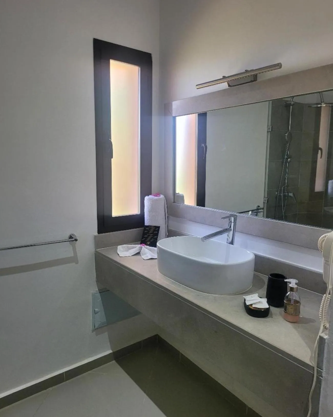 Shower in Eden Lodges & SPA-Boutique Hôtel de Luxe