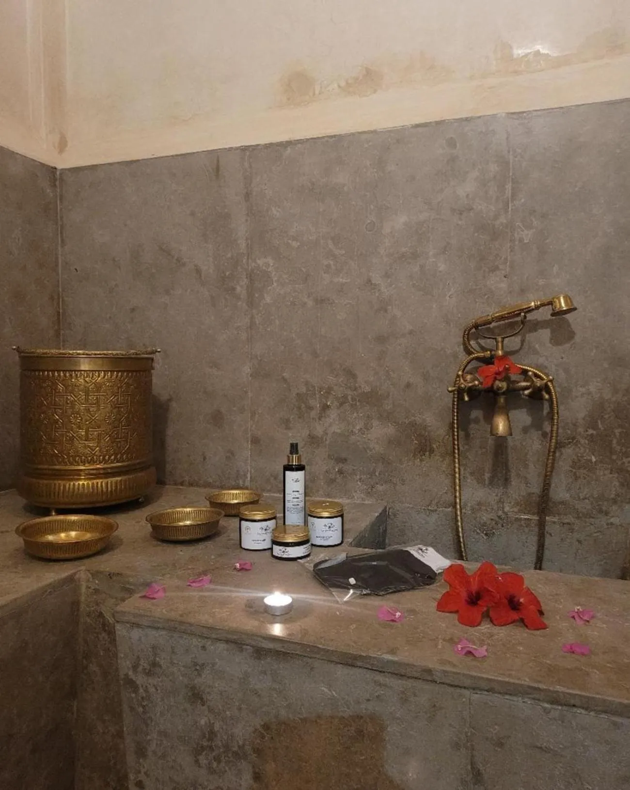 Steam room in Eden Lodges & SPA-Boutique Hôtel de Luxe