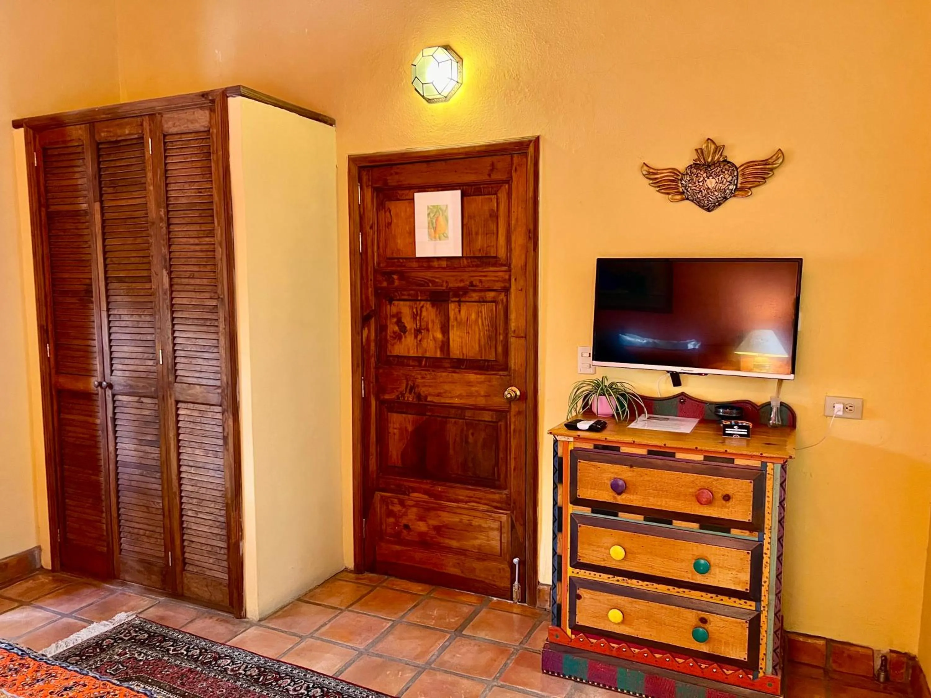 TV and multimedia, TV/Entertainment Center in Casa Contenta