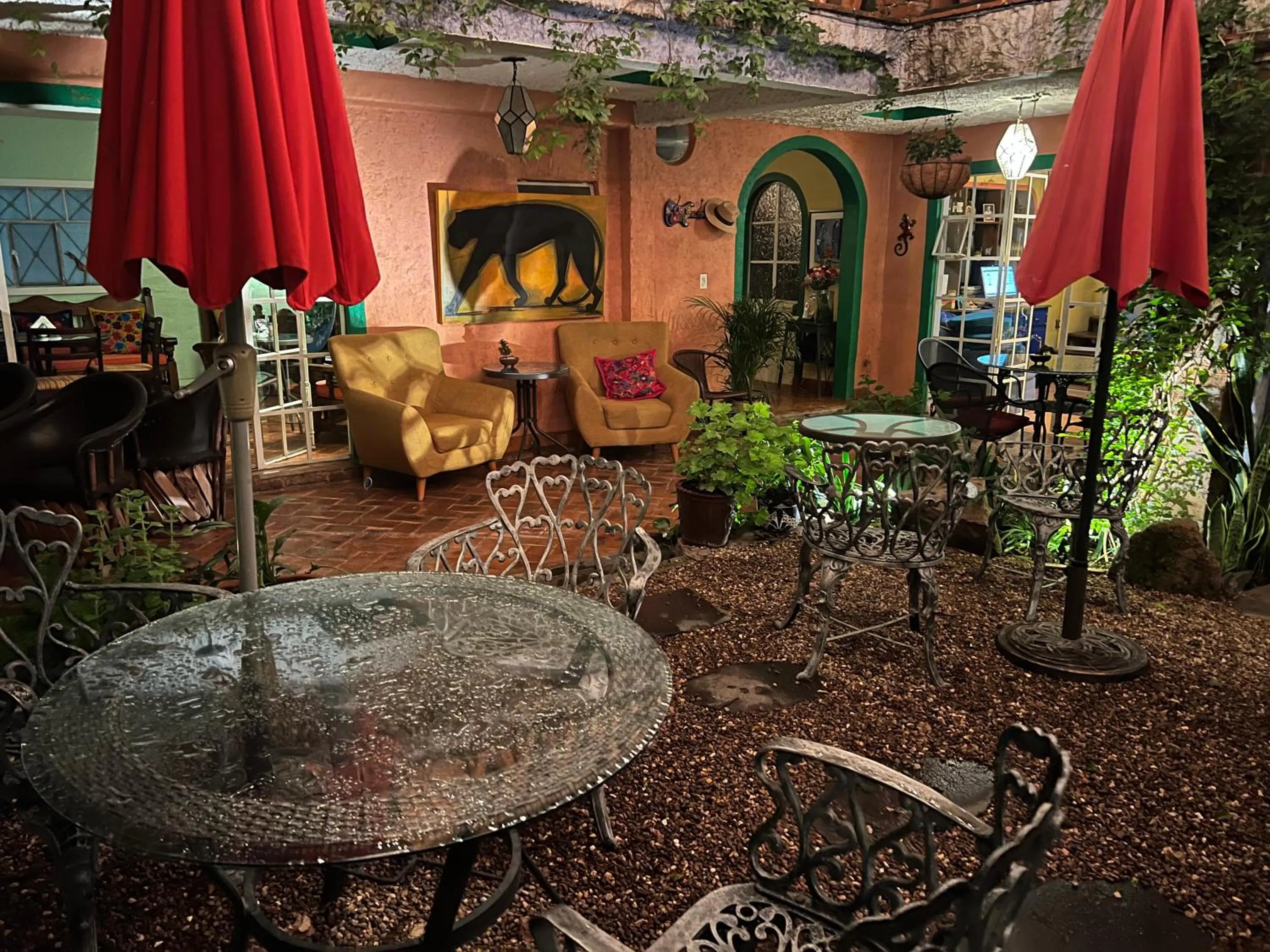 Restaurant/Places to Eat in Casa Contenta