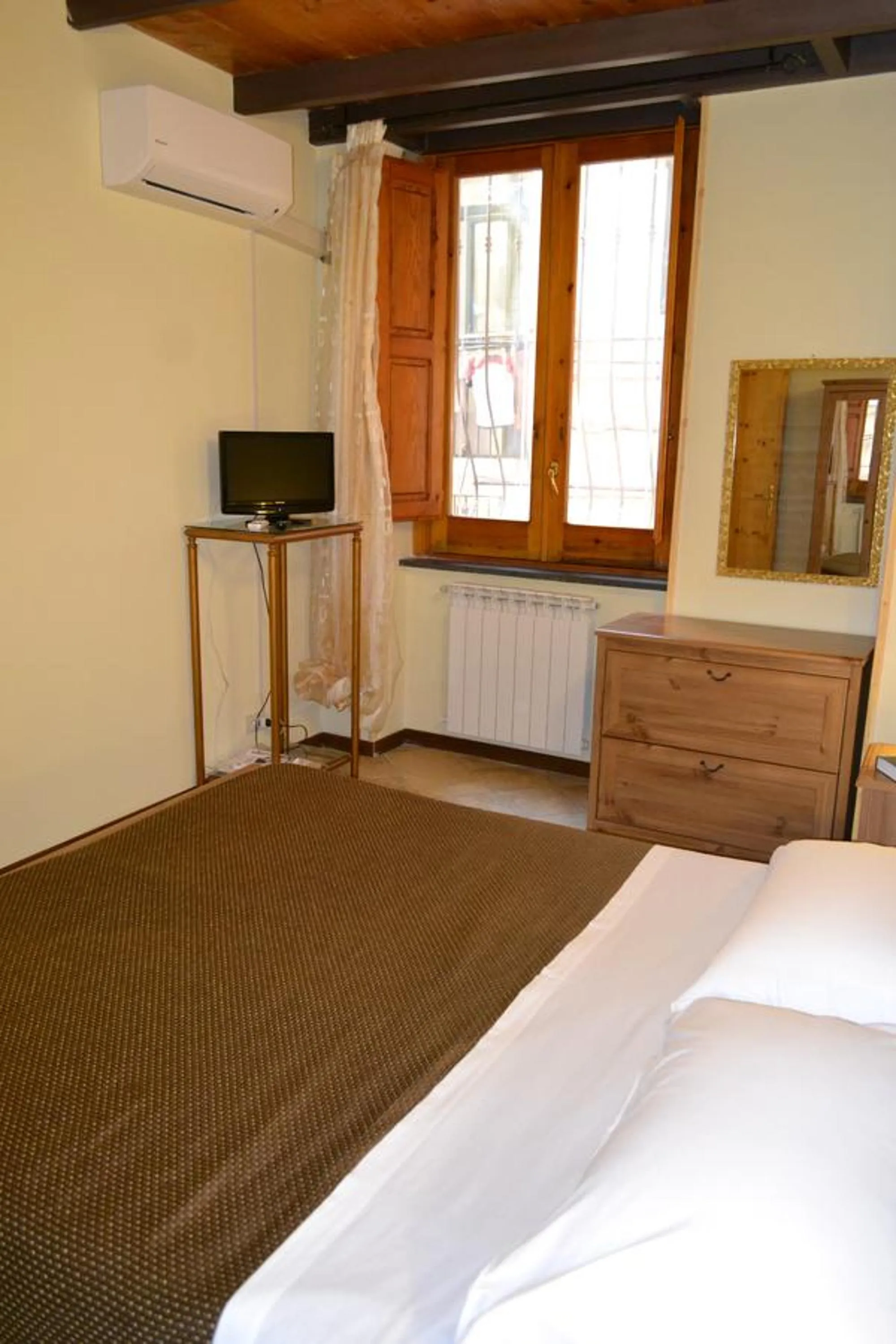 Photo of the whole room, Bed in Antiche Melodie