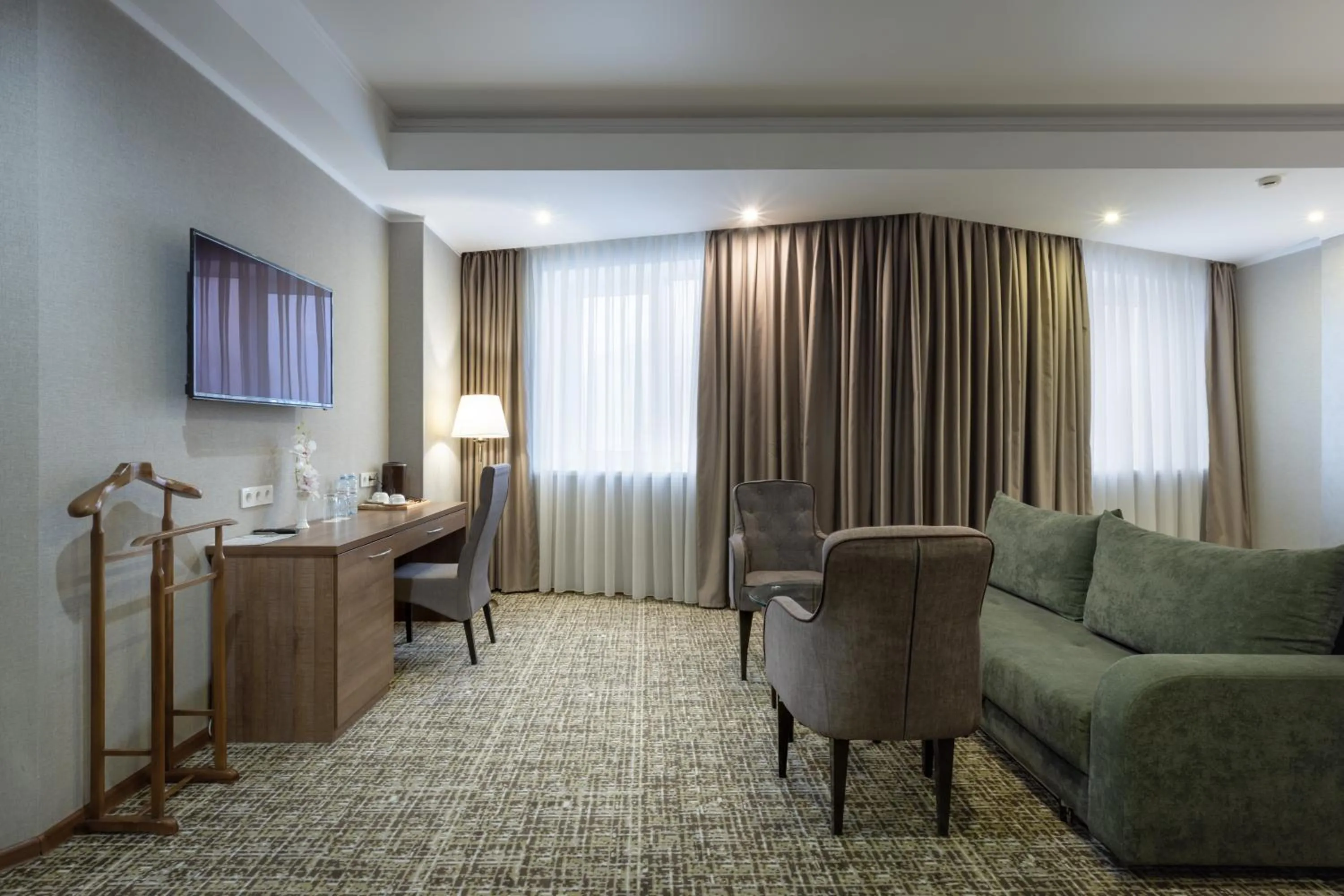 TV and multimedia in Renion Hills Hotel