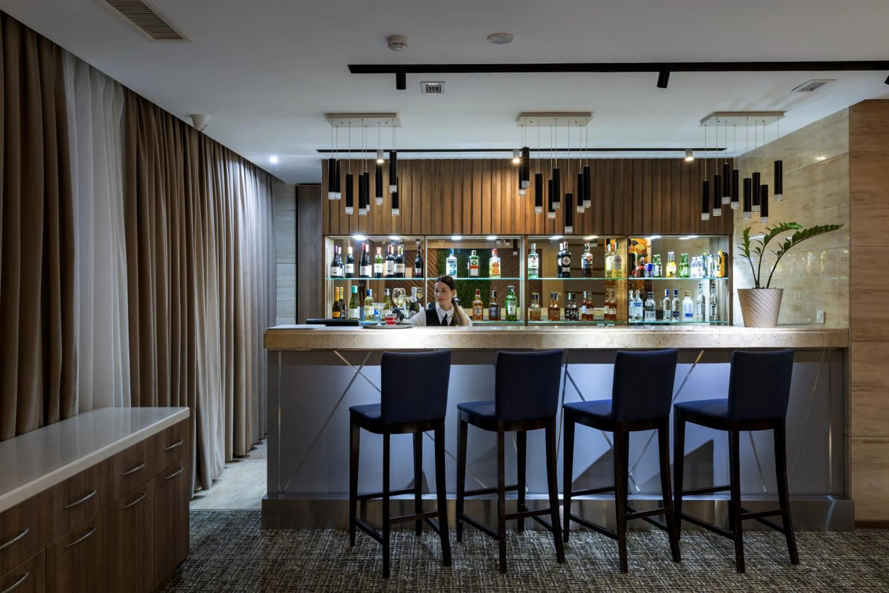 Food and drinks in Renion Hills Hotel