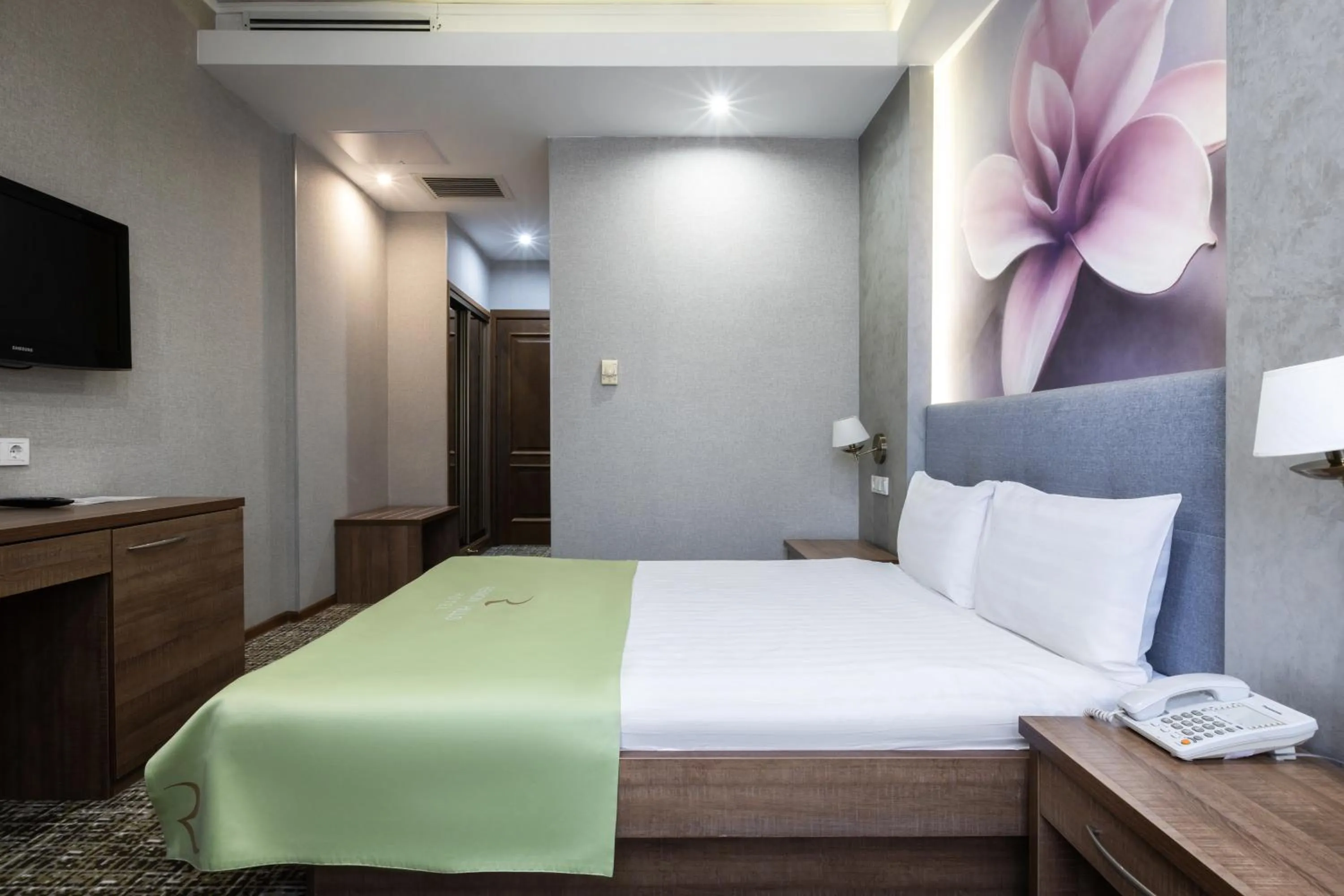 Bed in Renion Hills Hotel