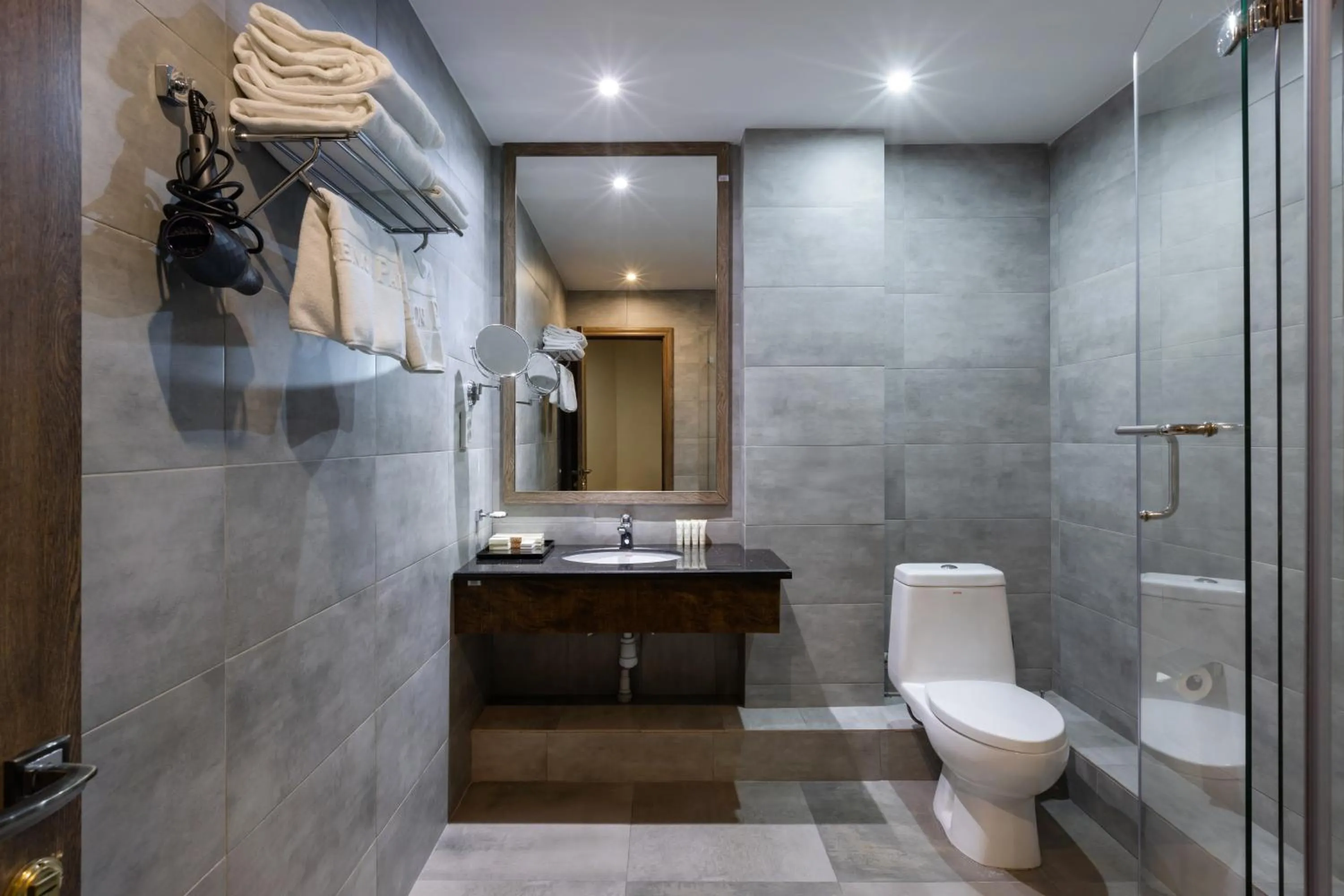 Shower in Renion Hills Hotel