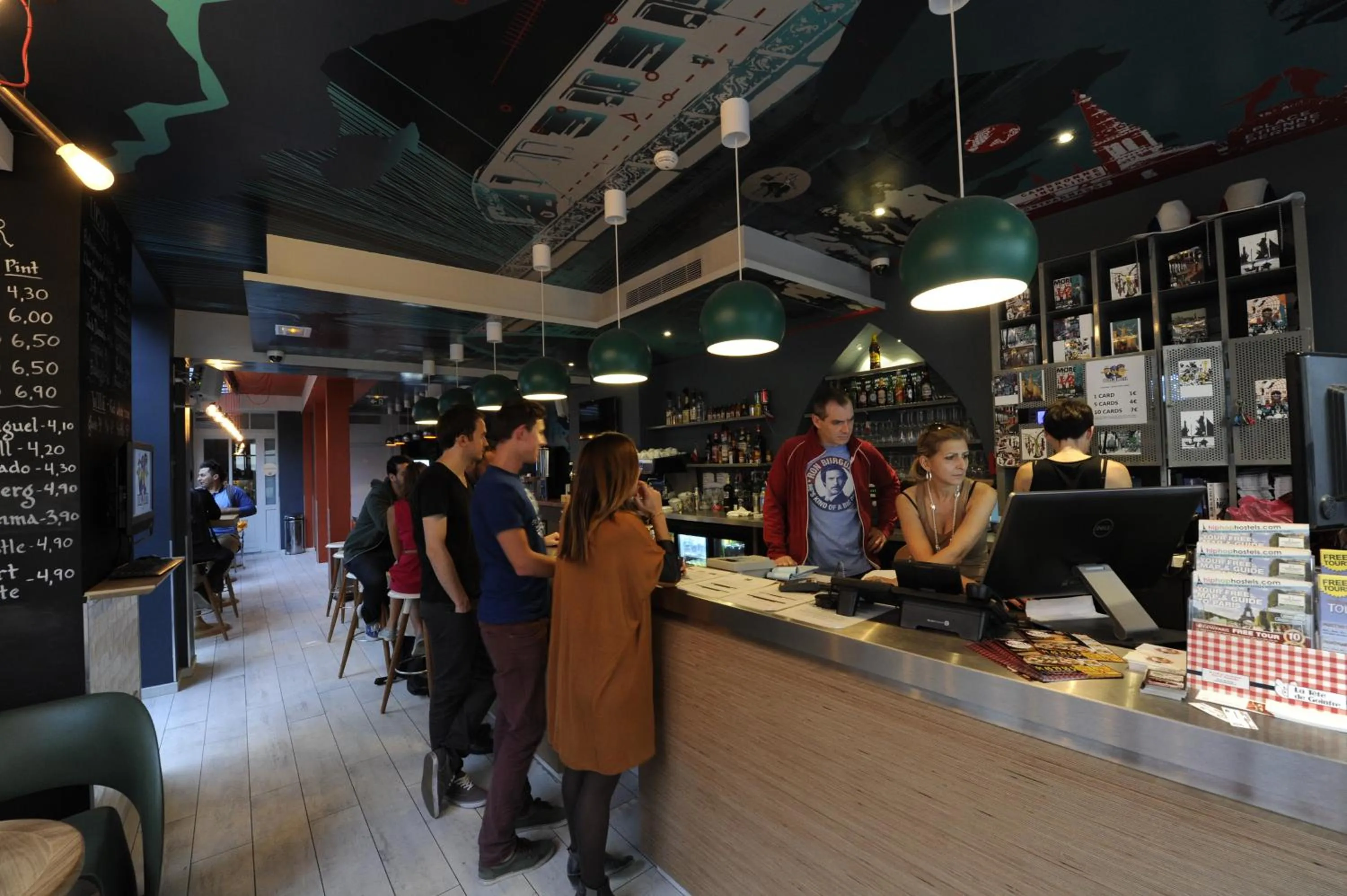 Area and facilities in The 3 Ducks Eiffel Tower by Hiphophostels