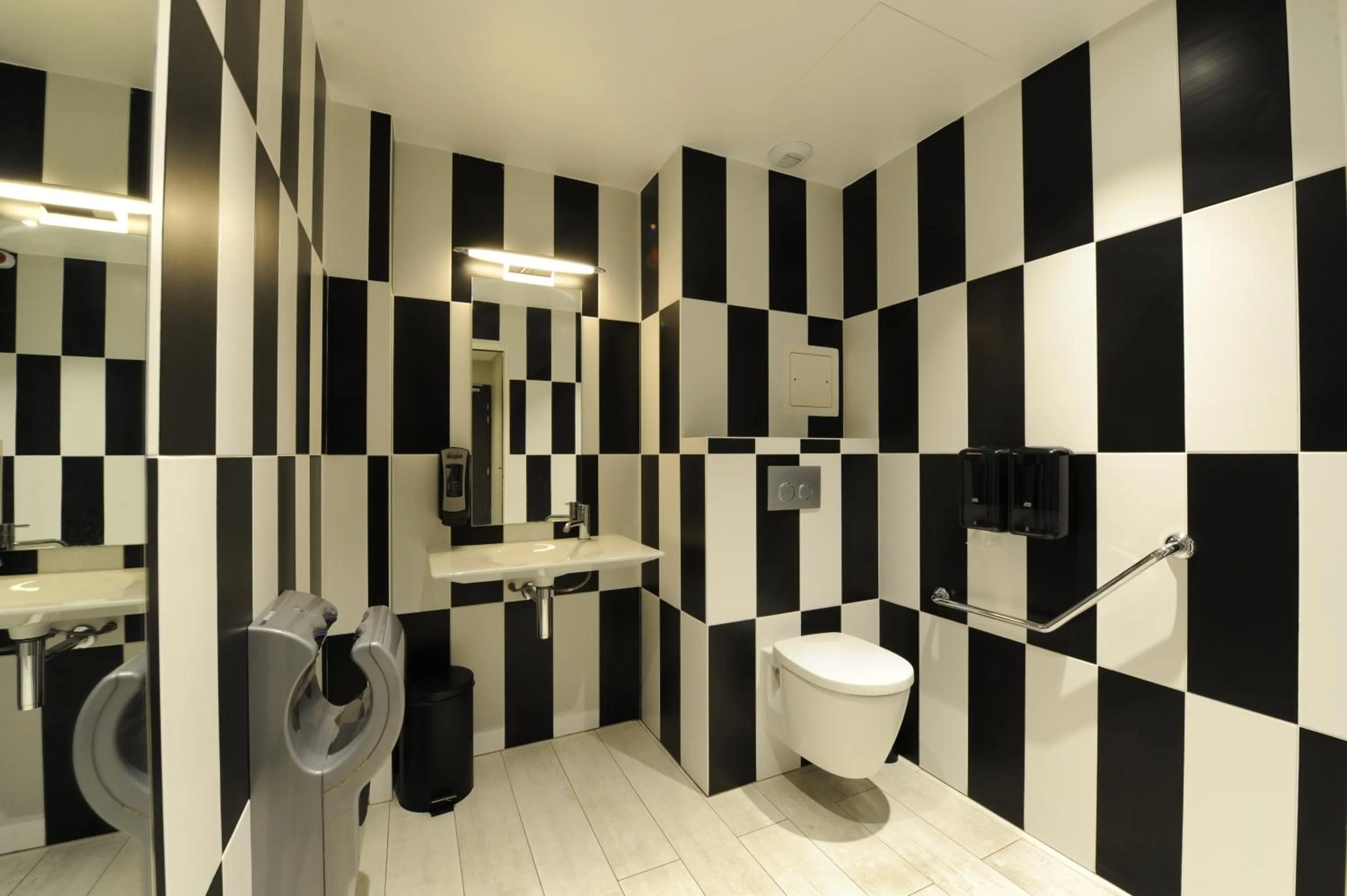 Other in The 3 Ducks Eiffel Tower by Hiphophostels