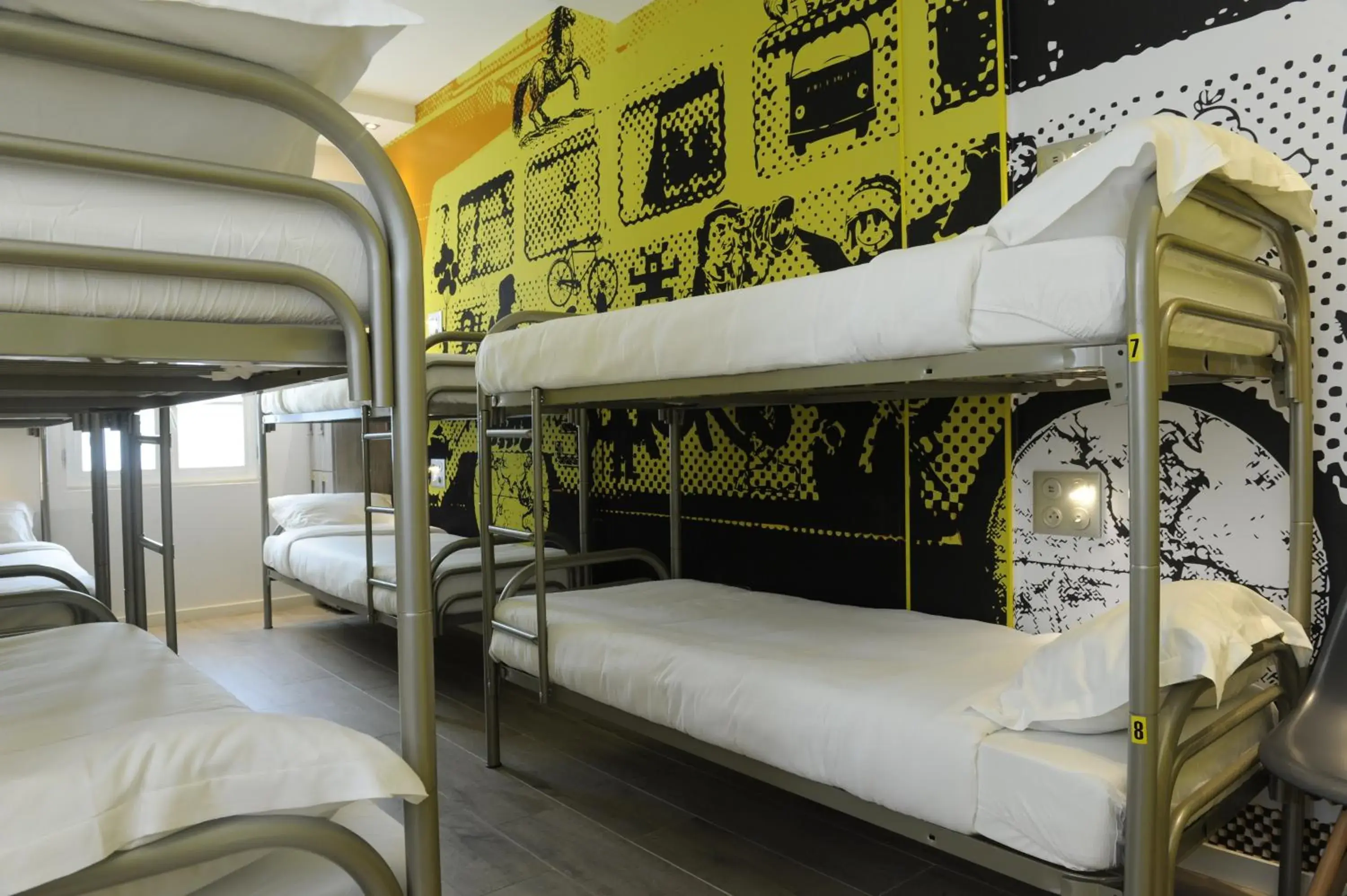 Bed in 8-Bed Mixed Dormitory Room in The 3 Ducks Eiffel Tower by Hiphophostels Bed in 8-Bed Mixed Dormitory Room in The 3 Ducks Eiffel Tower by Hiphophostels