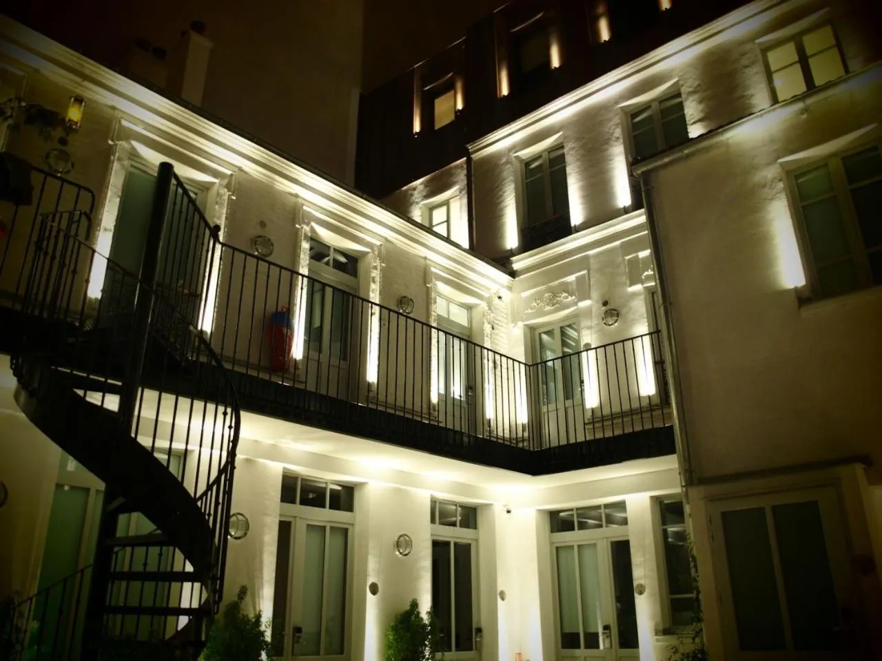 Property building in The 3 Ducks Eiffel Tower by Hiphophostels