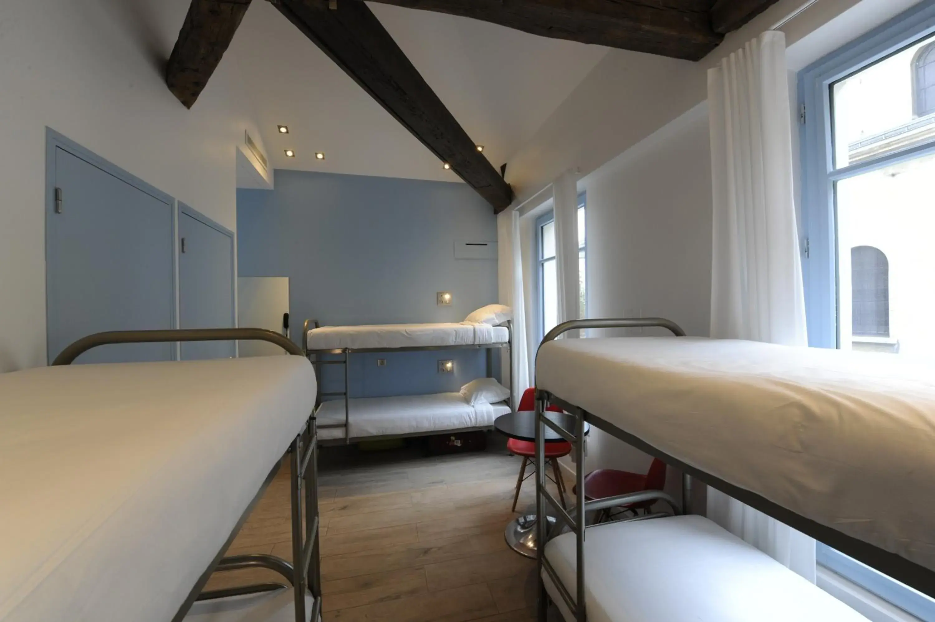 Family Room with Shower in The 3 Ducks Eiffel Tower by Hiphophostels Family Room with Shower in The 3 Ducks Eiffel Tower by Hiphophostels