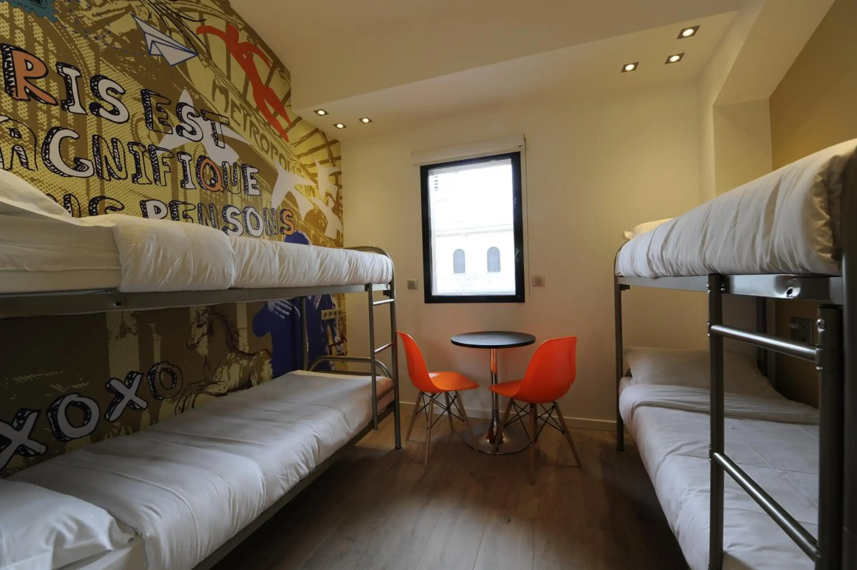 Bed in 4-Bed Mixed Dormitory Room in The 3 Ducks Eiffel Tower by Hiphophostels Bed in 4-Bed Mixed Dormitory Room in The 3 Ducks Eiffel Tower by Hiphophostels