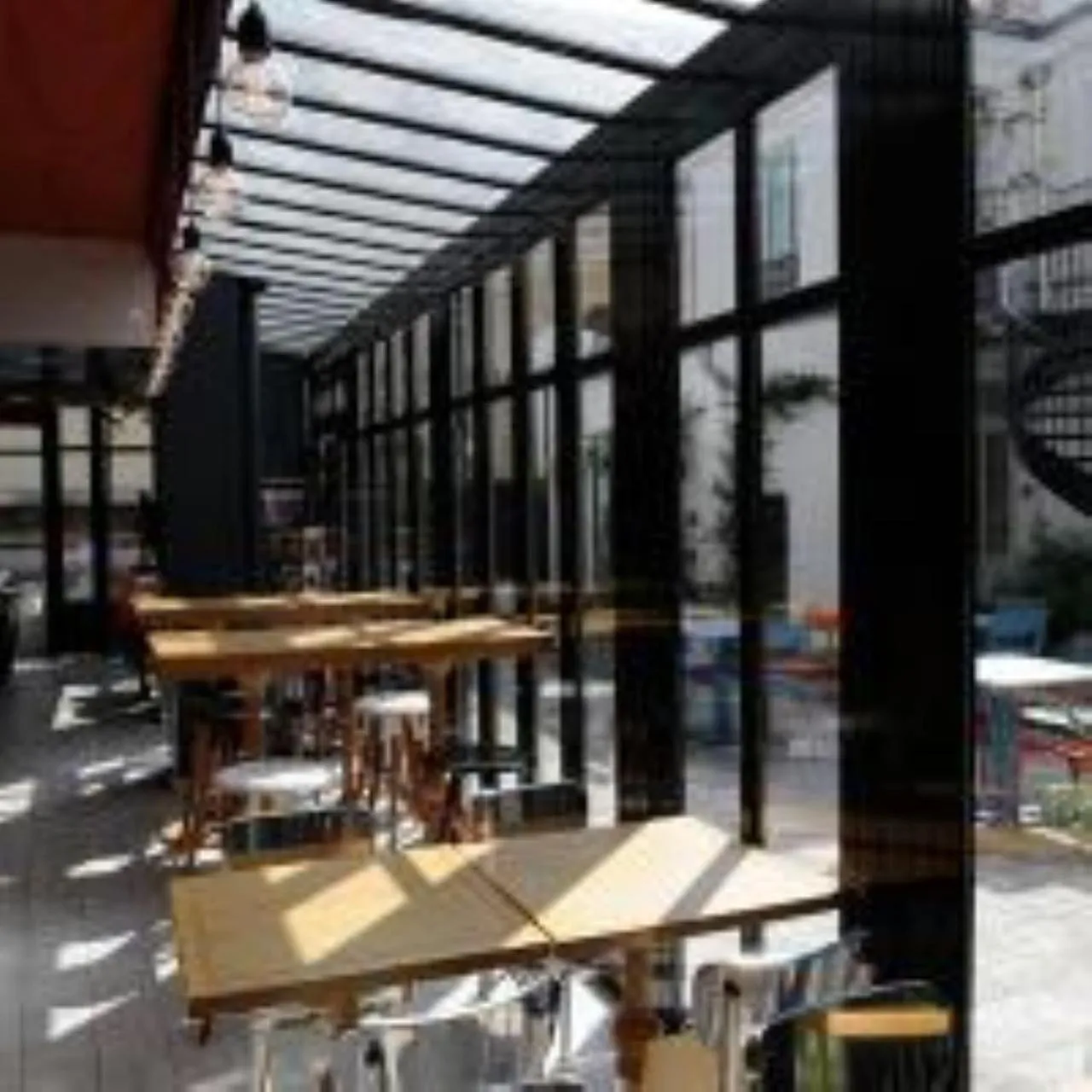 Restaurant/places to eat in The 3 Ducks Eiffel Tower by Hiphophostels