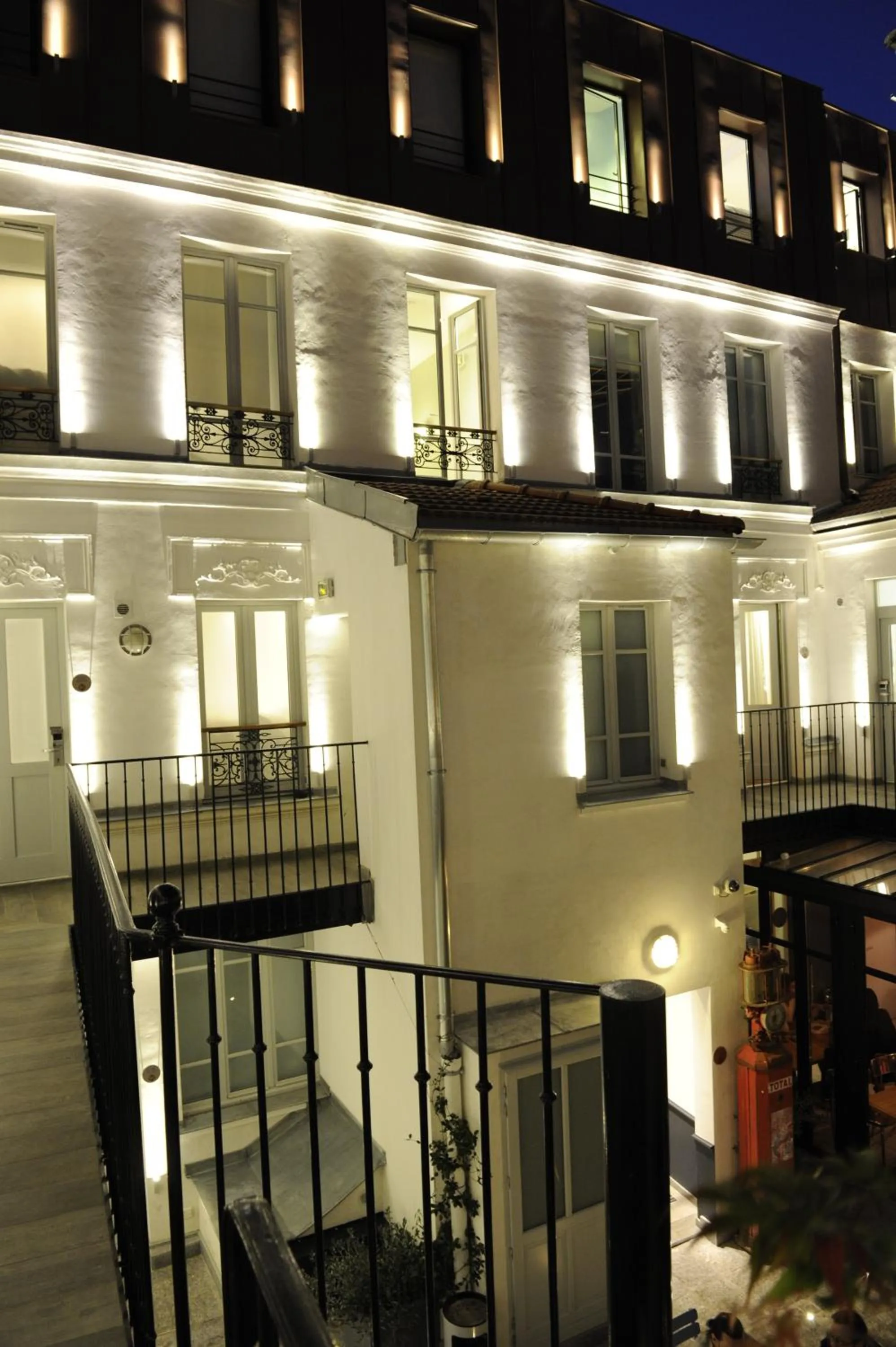 Property building in The 3 Ducks Eiffel Tower by Hiphophostels