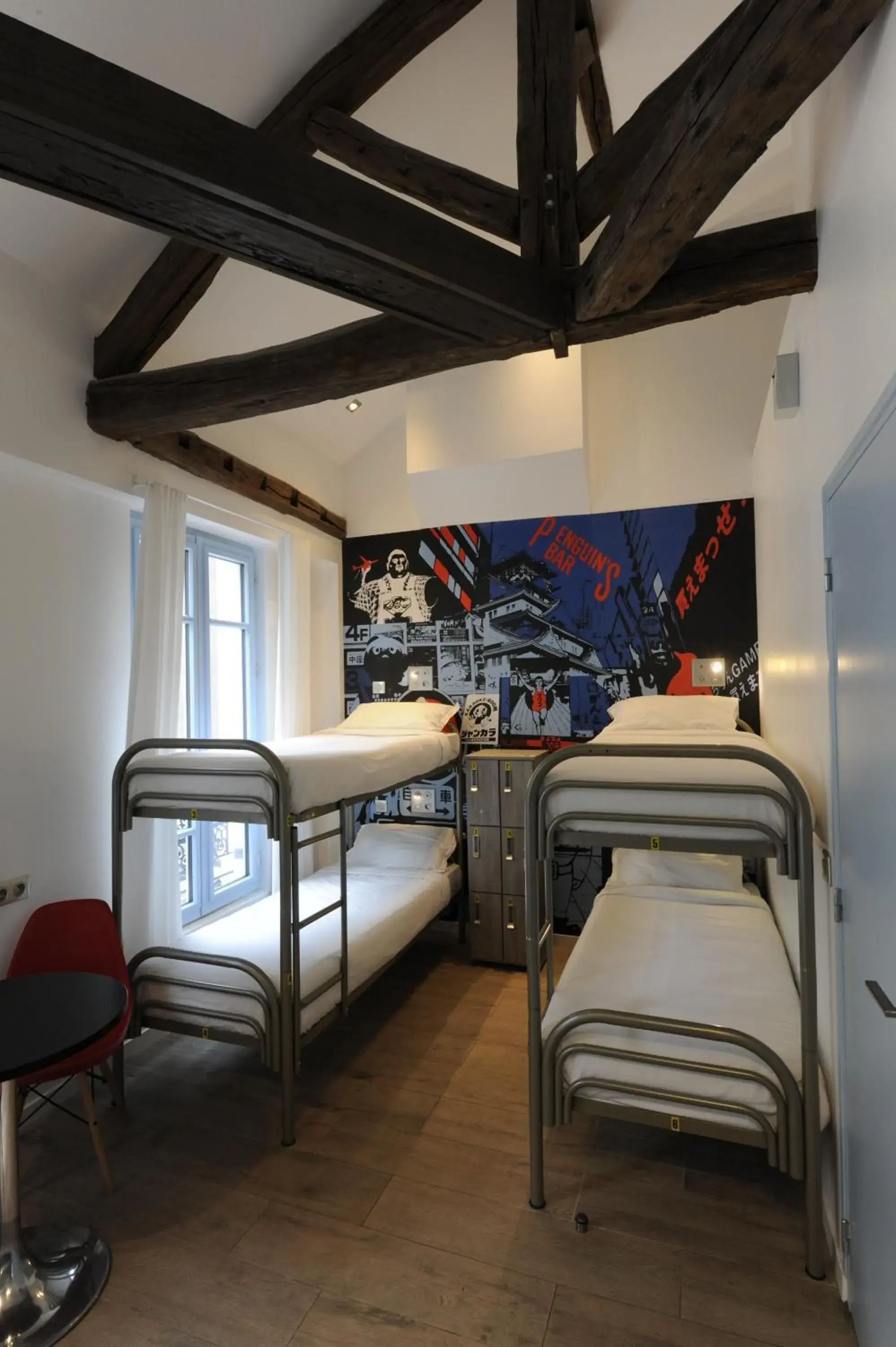 Bed in 6-Bed Mixed Dormitory Room in The 3 Ducks Eiffel Tower by Hiphophostels Bed in 6-Bed Mixed Dormitory Room in The 3 Ducks Eiffel Tower by Hiphophostels