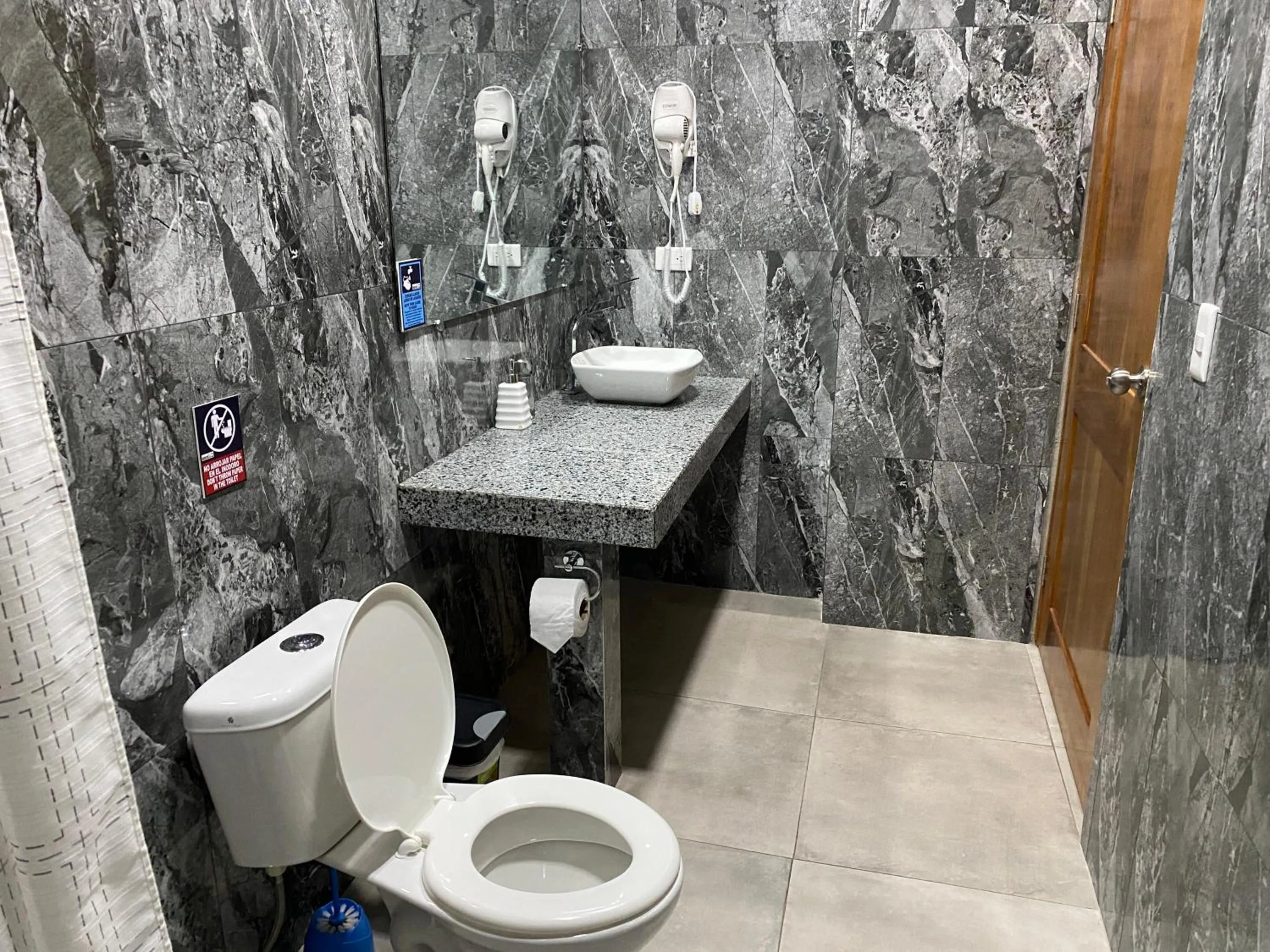 Bathroom in Patty House Galapagos