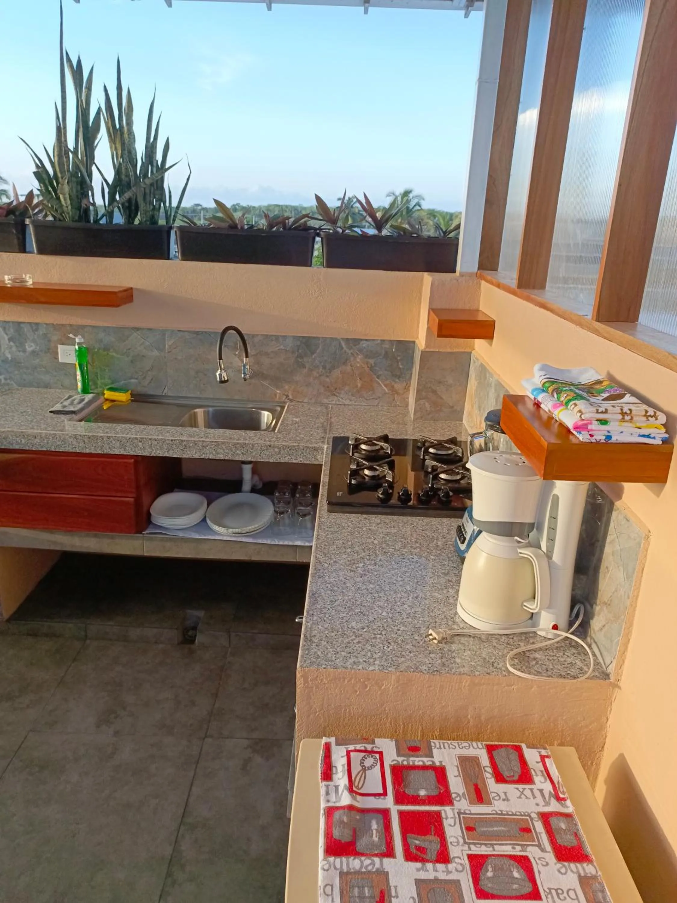 Communal kitchen in Patty House Galapagos