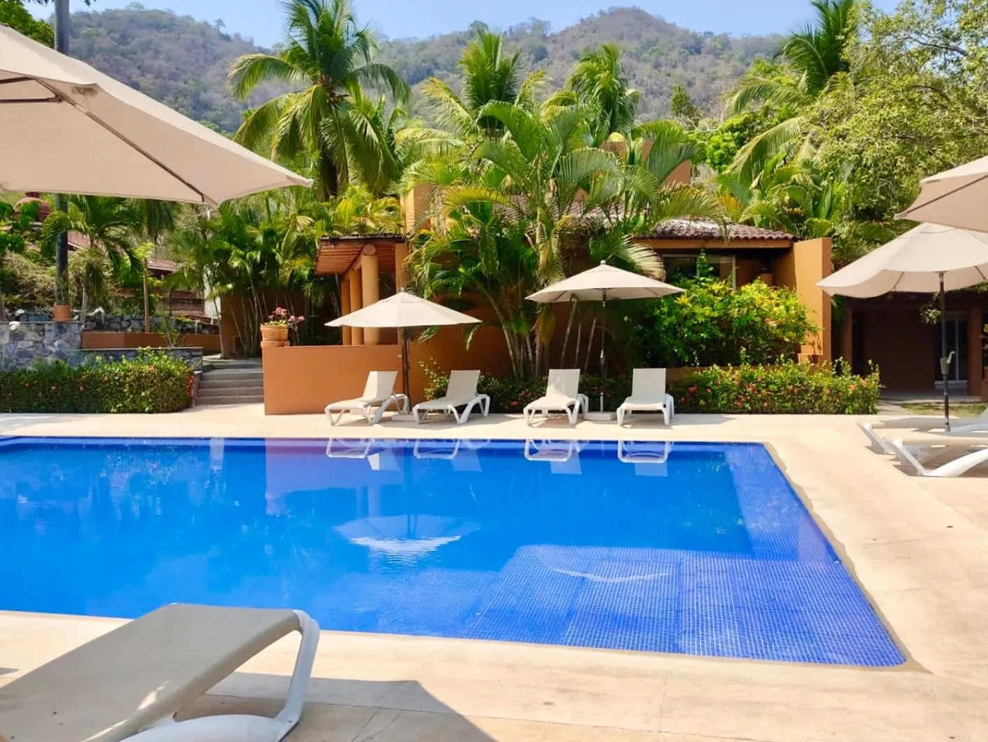 Swimming pool in Hotel Ixzi Plus