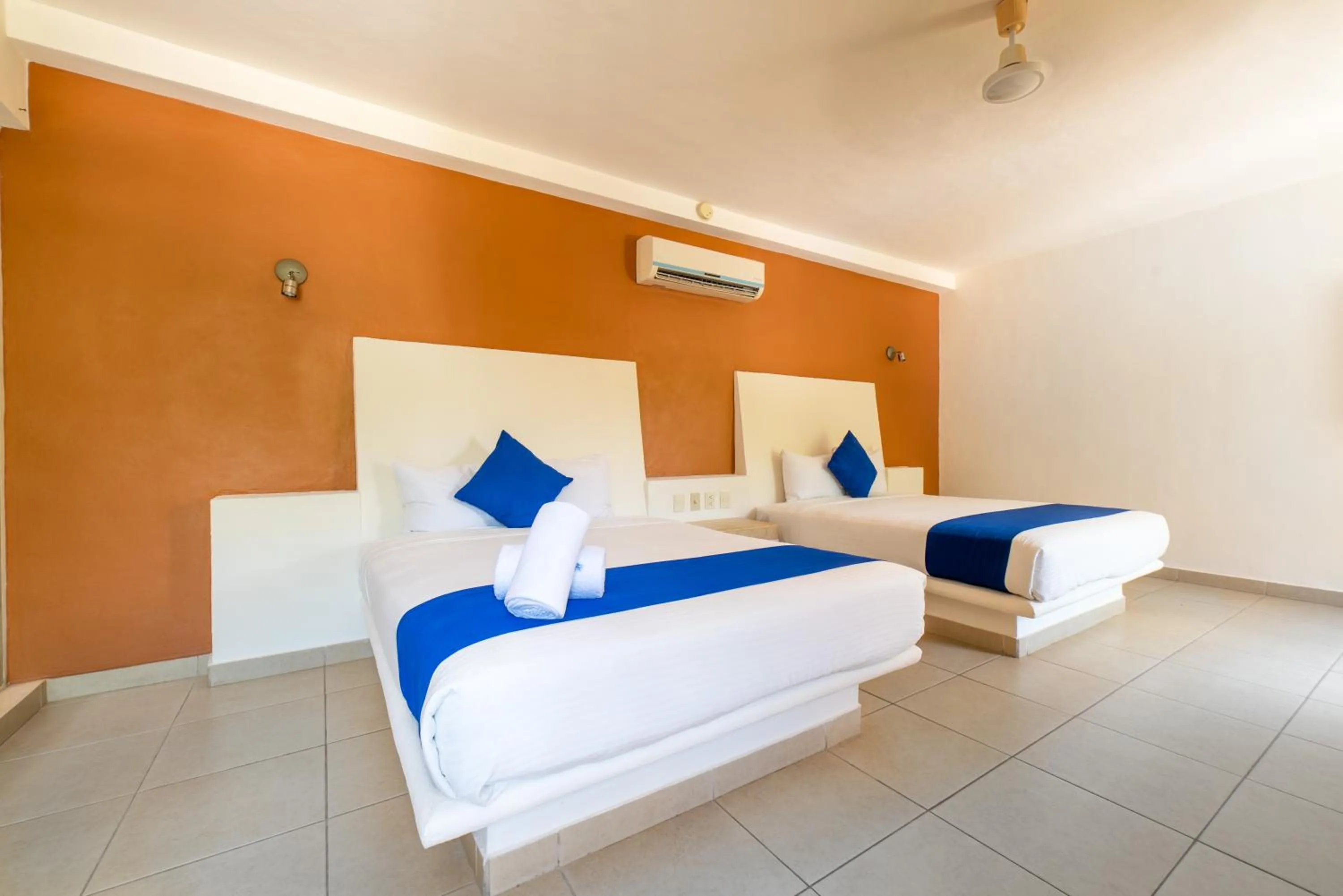 Photo of the whole room, Bed in Hotel Ixzi Plus