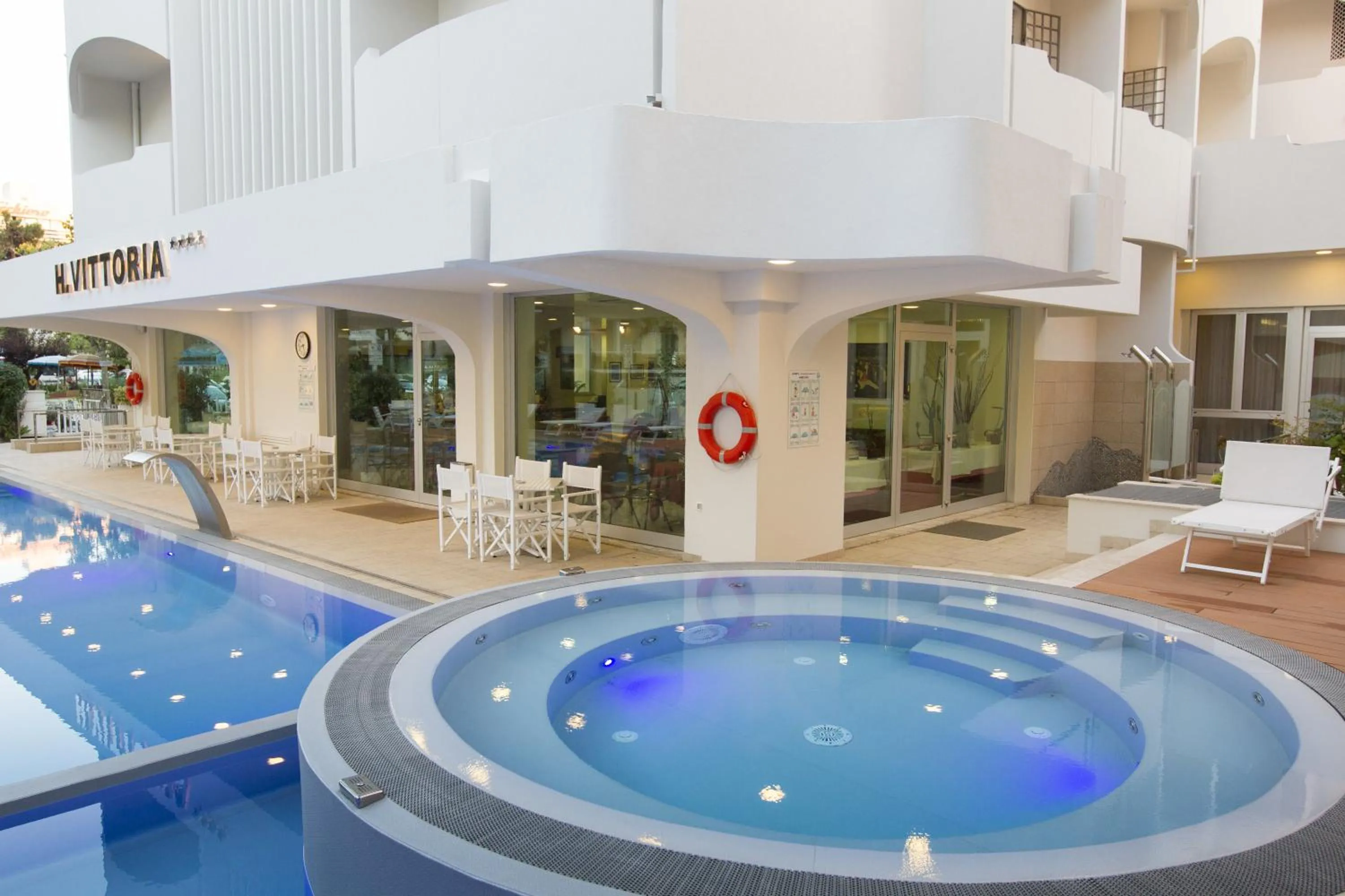 Swimming pool in Hotel Vittoria