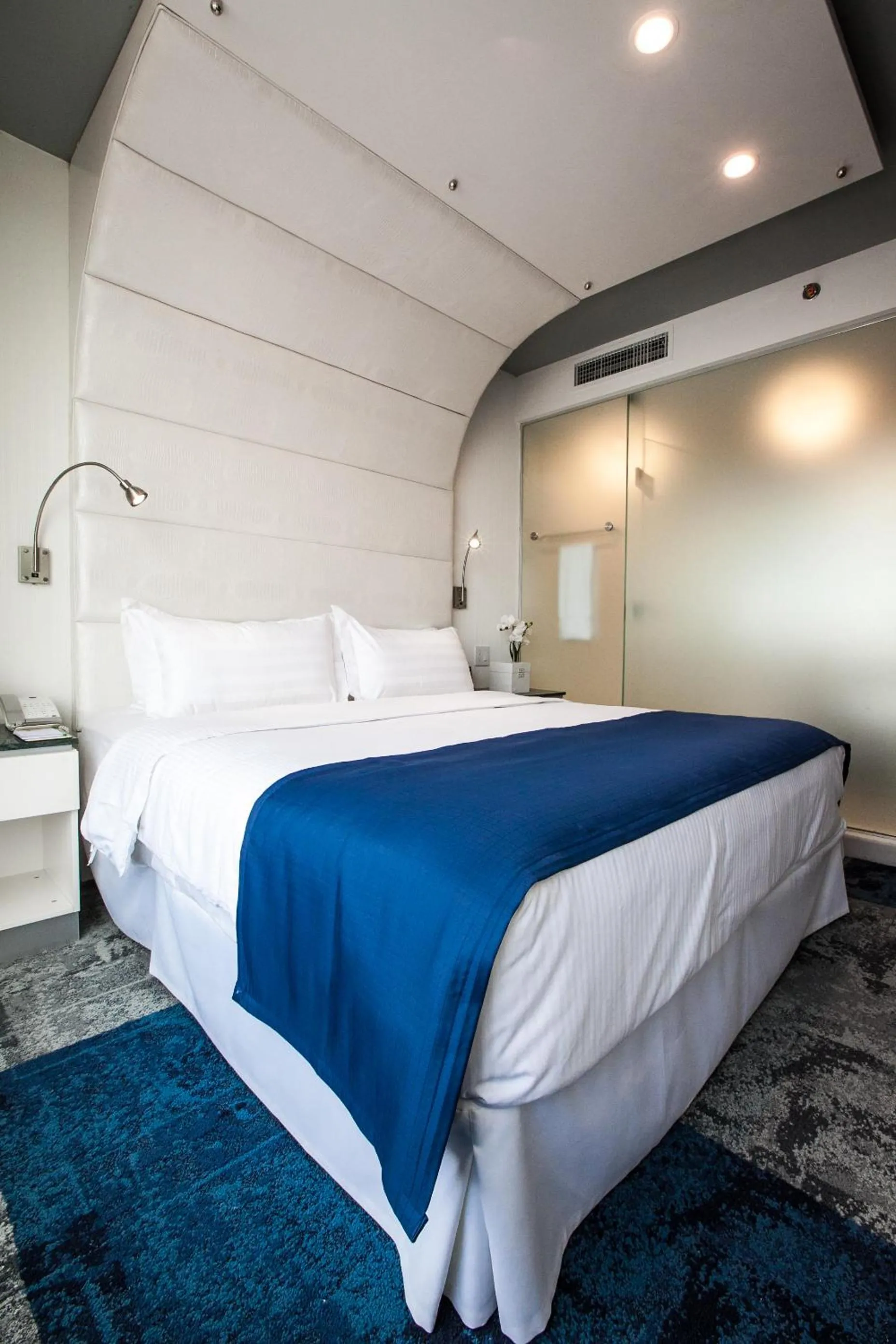 Bedroom, Bed in Wyndham Garden Brooklyn Sunset Park