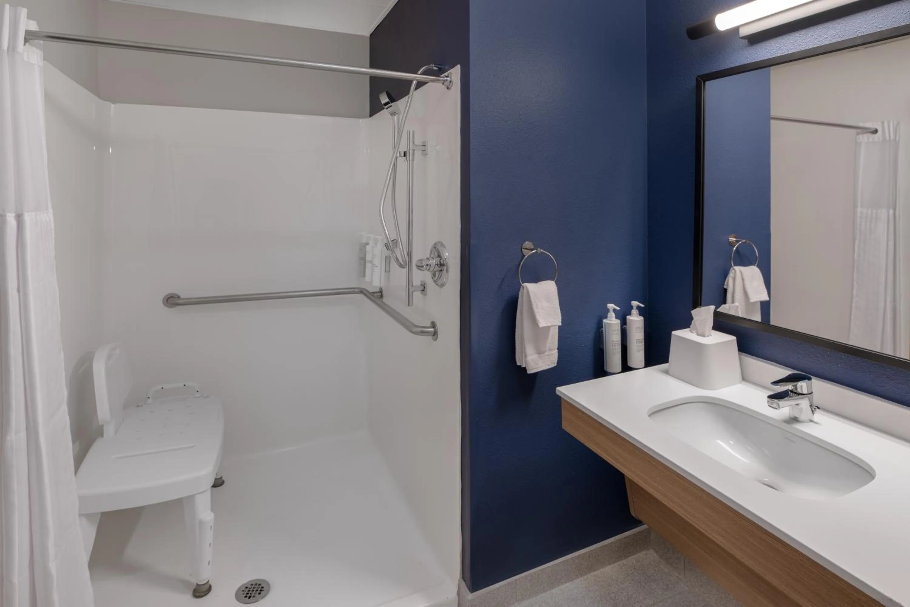 Bathroom in Spark by Hilton St Robert Fort Leonard Wood