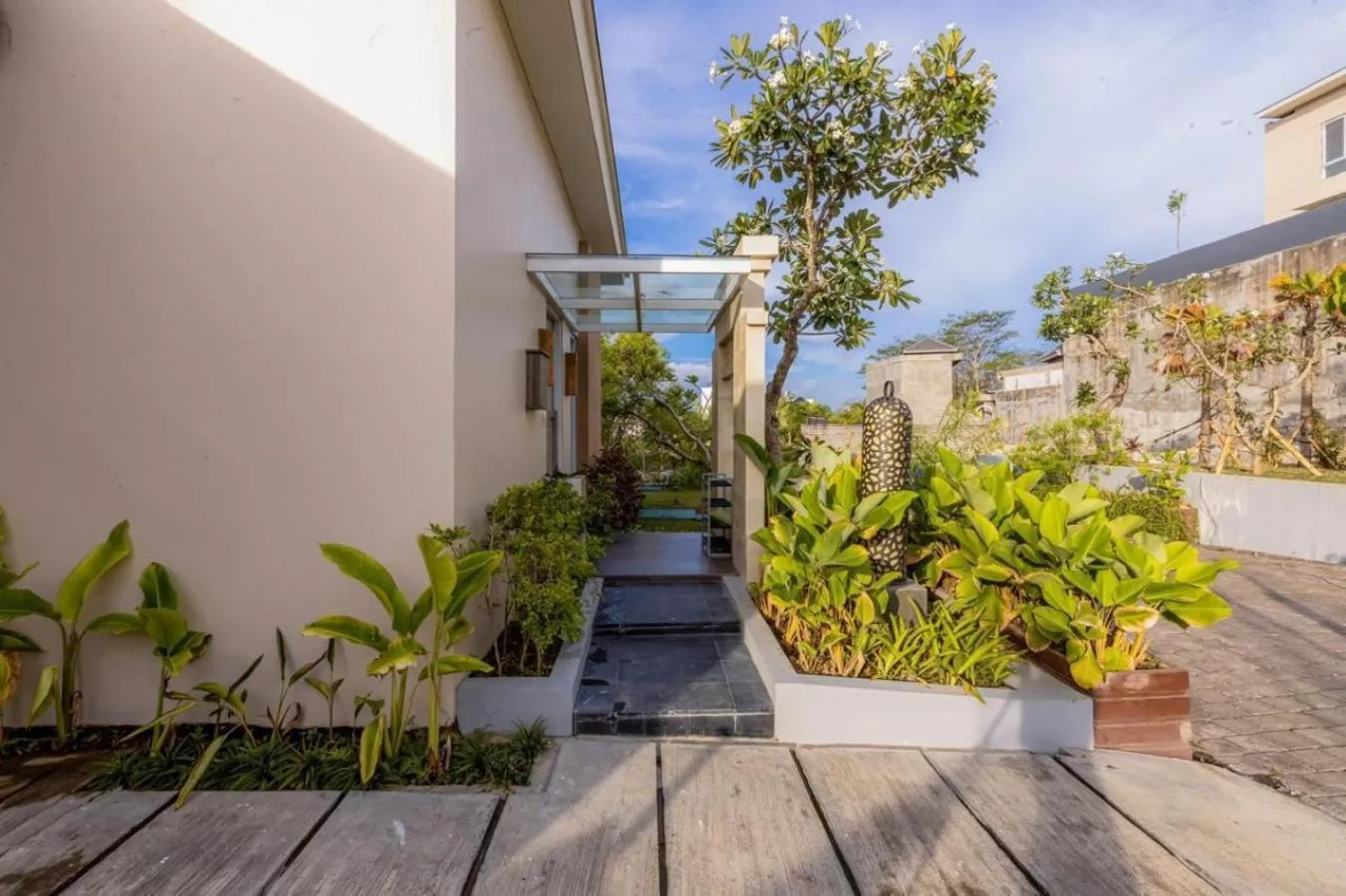 Garden in D'Kamboja Villa Nusa Dua