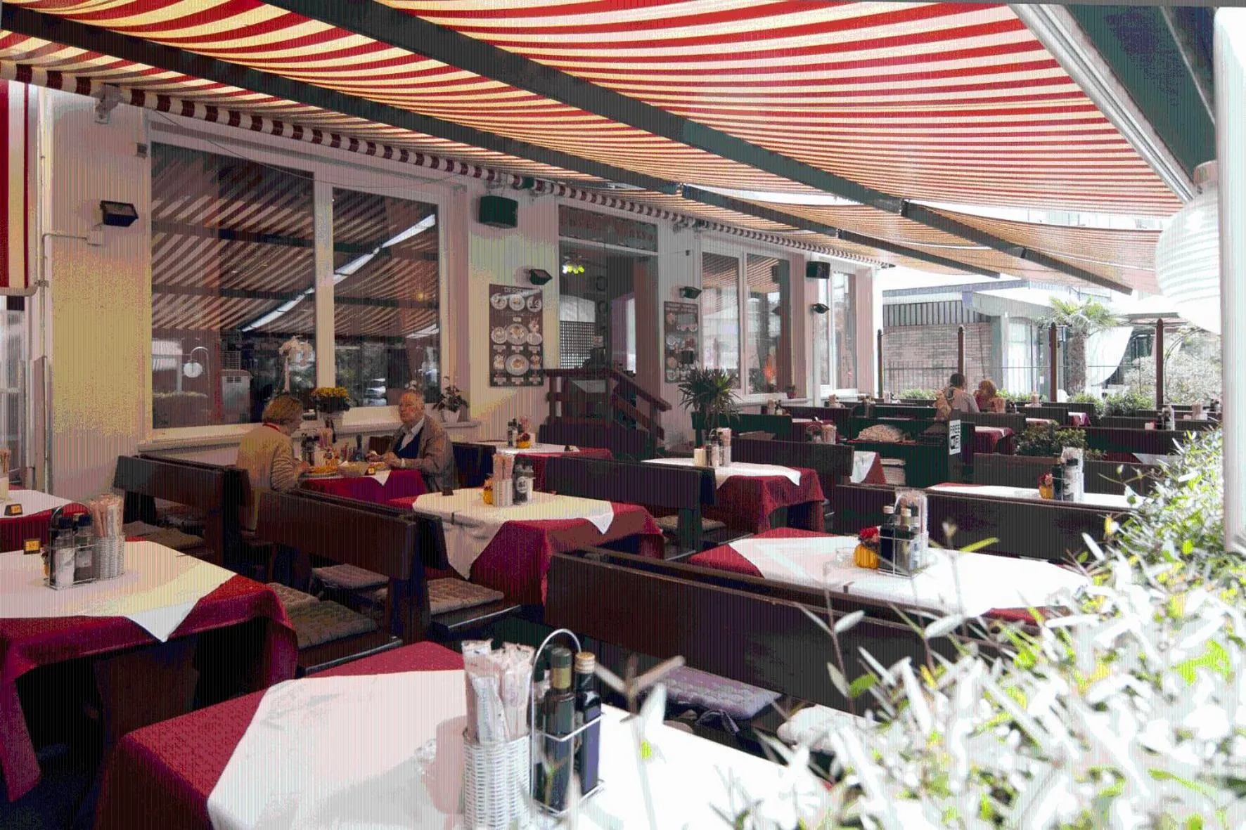 Restaurant/places to eat in Hotel Rialto