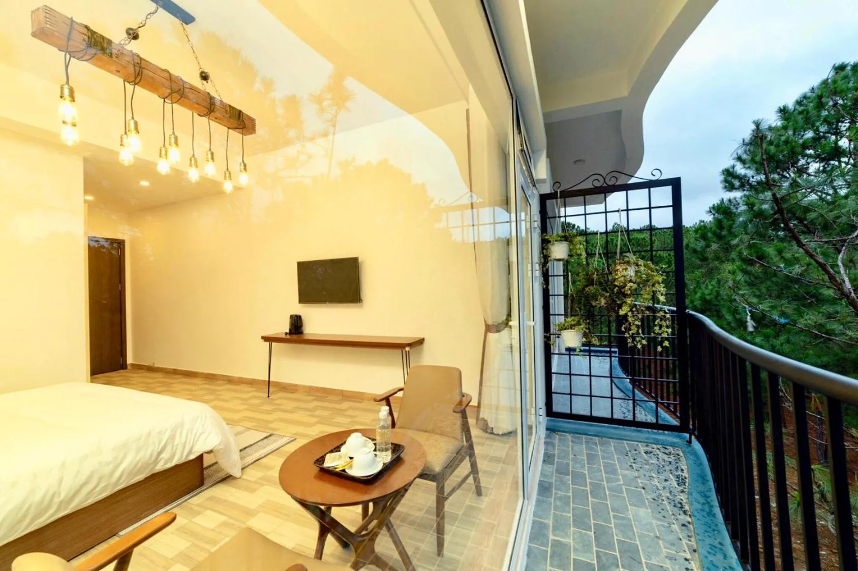 Bed in Romeo & Juliet Dalat