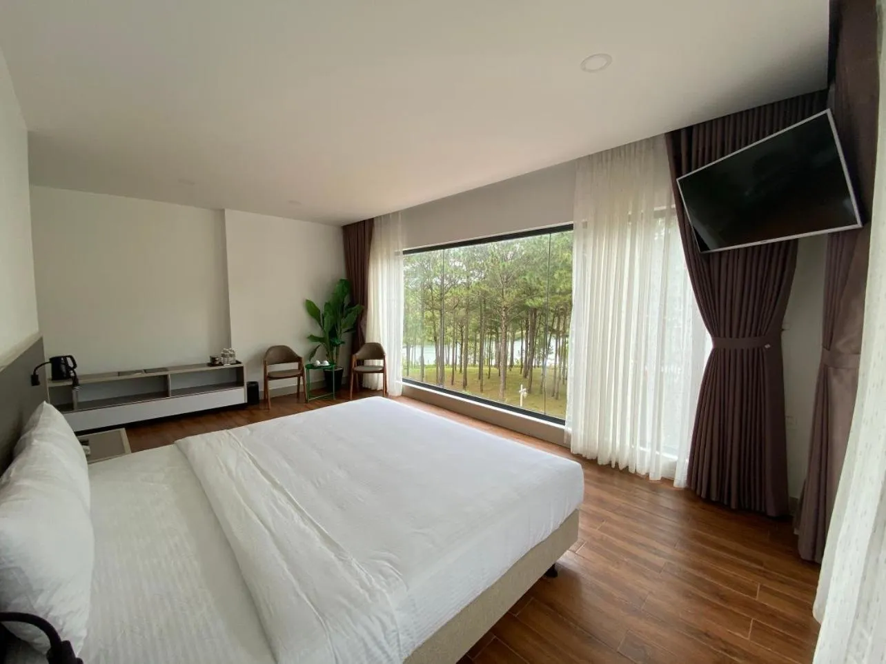 Bed in Romeo & Juliet Dalat