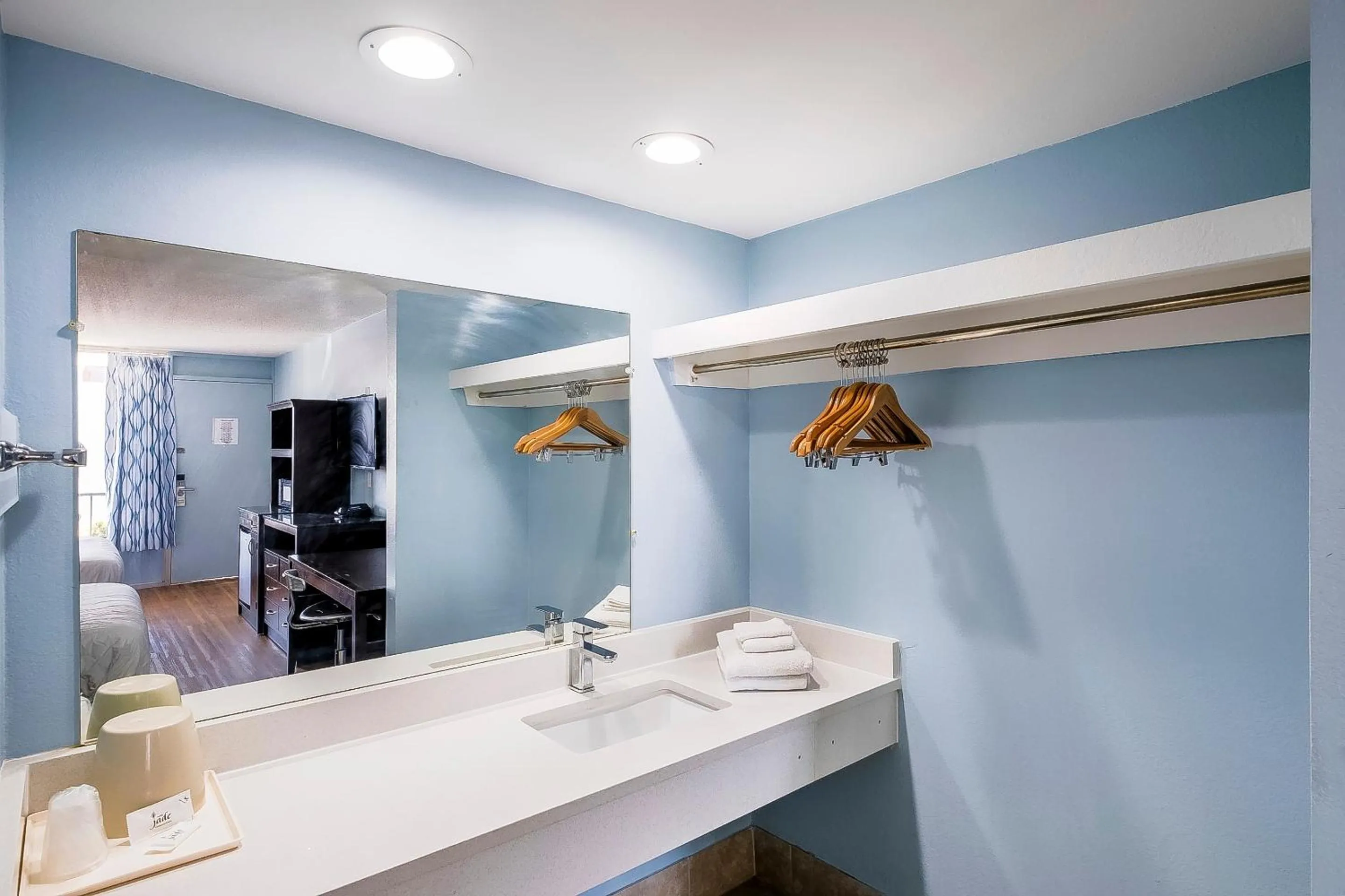 Bathroom in OYO Hotel Cleveland, TN