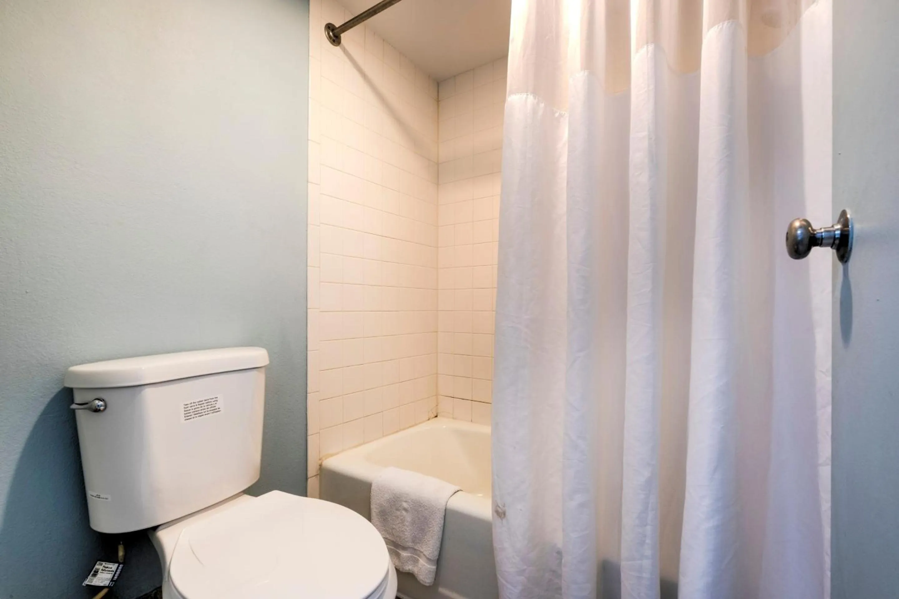 Bathroom in OYO Hotel Cleveland, TN